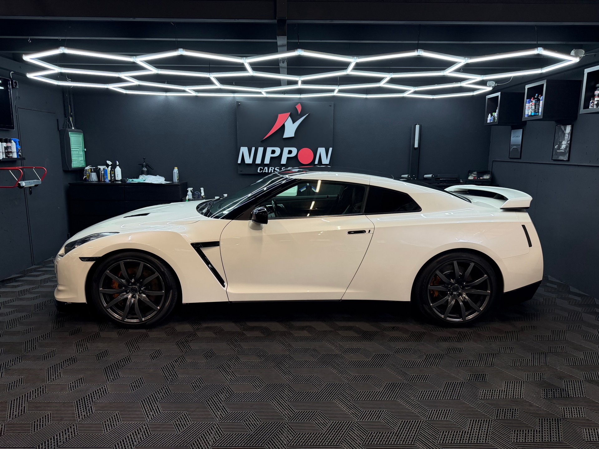 NISSAN GT-R 3.8 V6 Biturbo-showroom-element-3