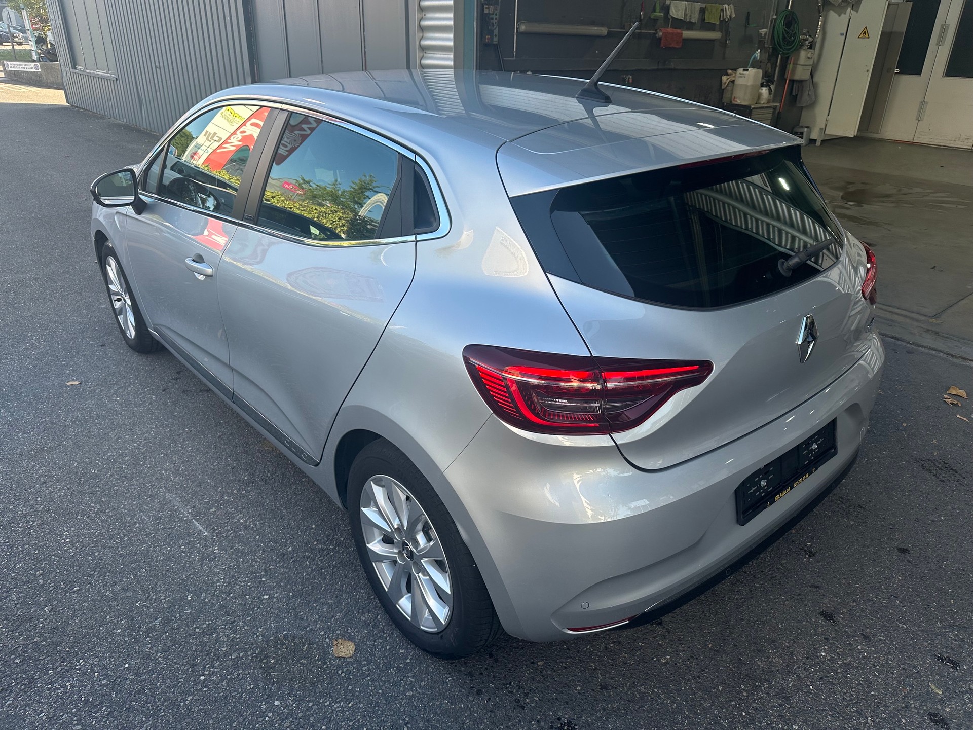 RENAULT Clio 1.6 E-Tech Intens-image-2