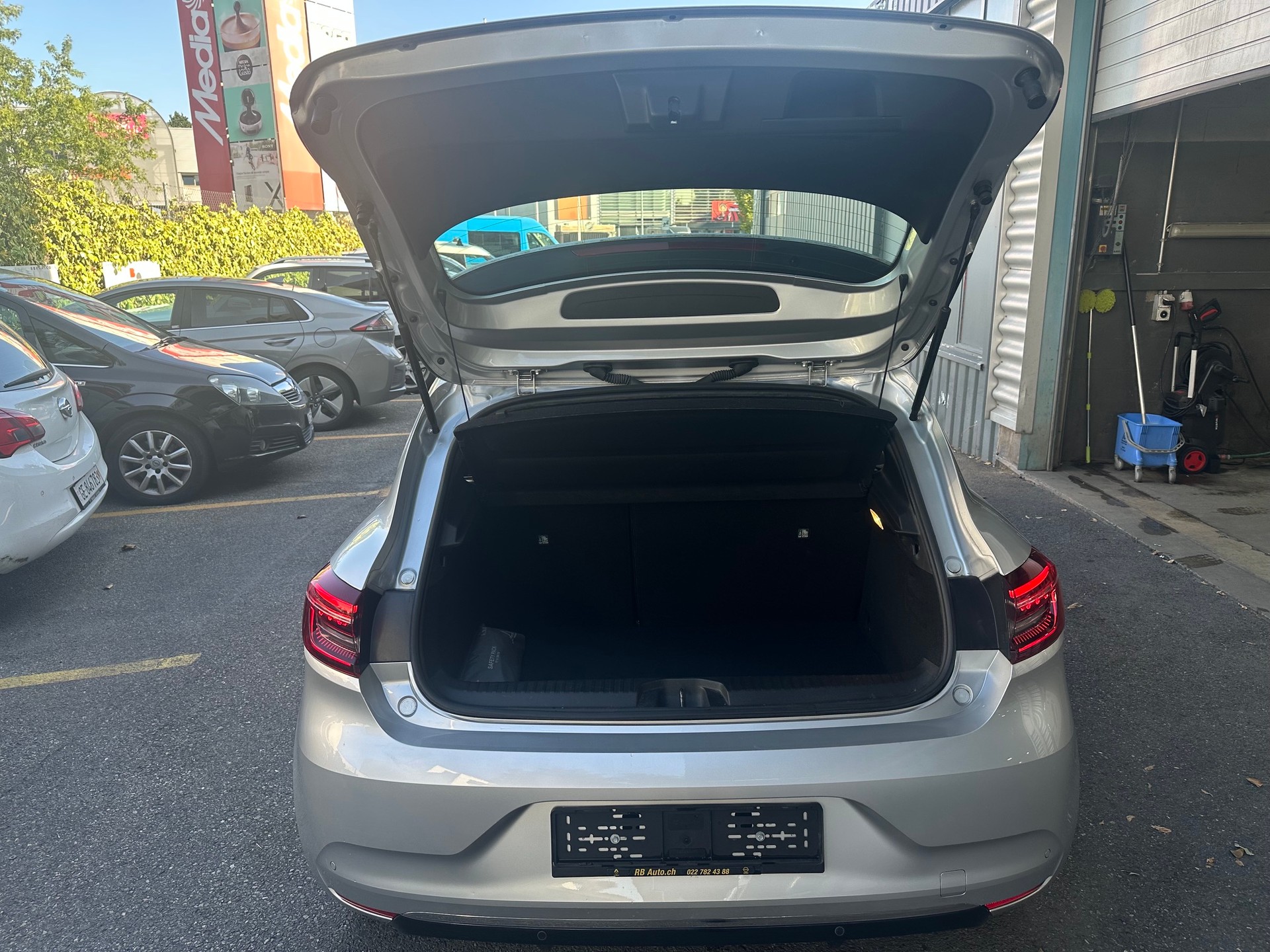RENAULT Clio 1.6 E-Tech Intens-image-6
