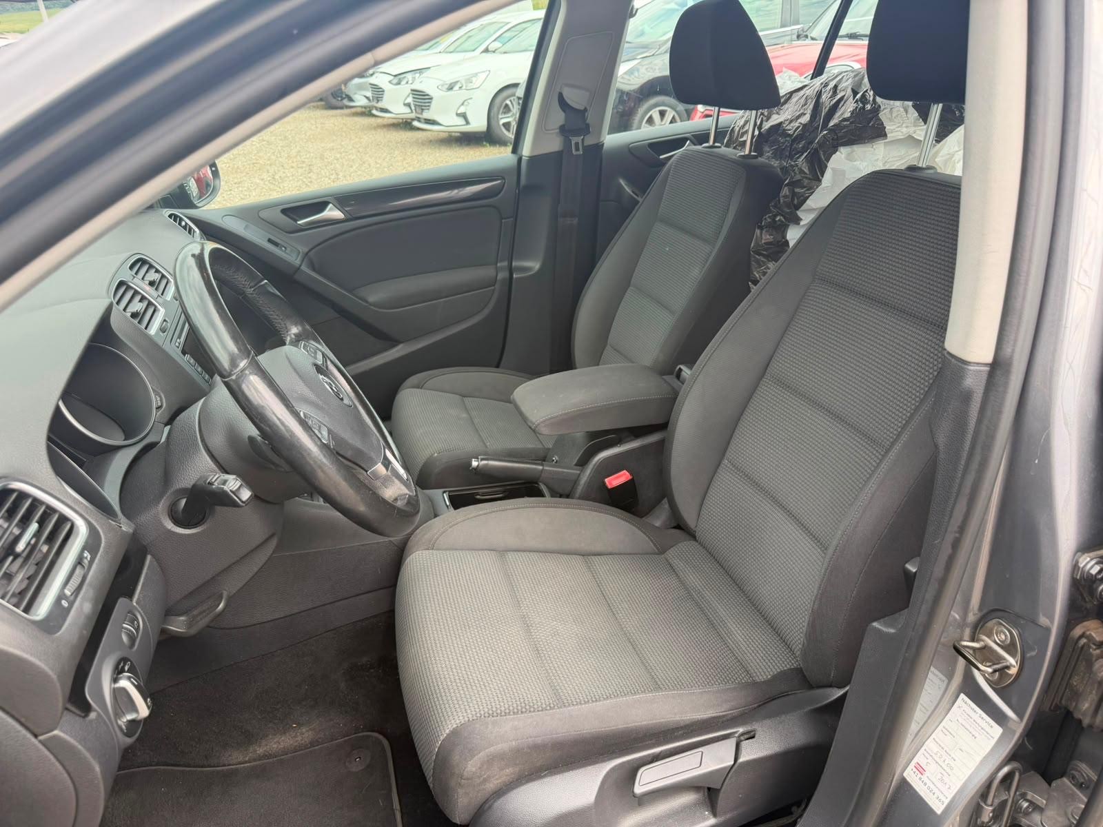 VW Golf 1.6 TDI BlueMotion Technology Comfortline DSG-image-10