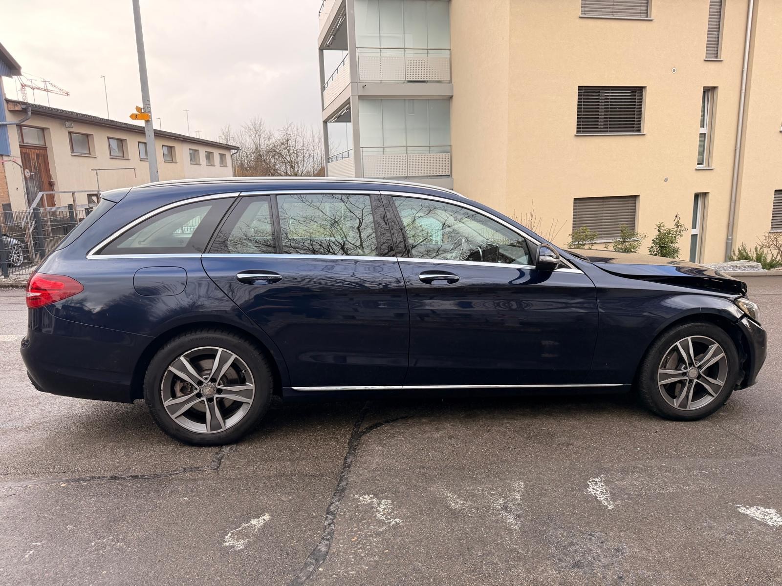 MERCEDES-BENZ C 400 Avantgarde 4Matic 7G-Tronic-image-4
