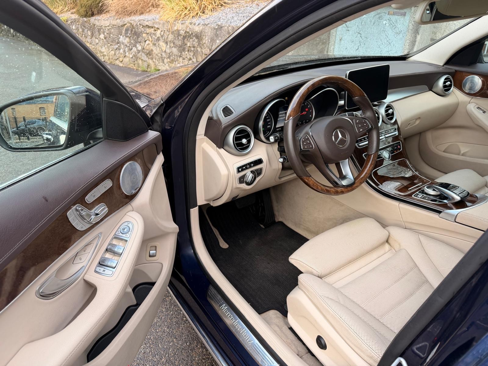 MERCEDES-BENZ C 400 Avantgarde 4Matic 7G-Tronic-image-8