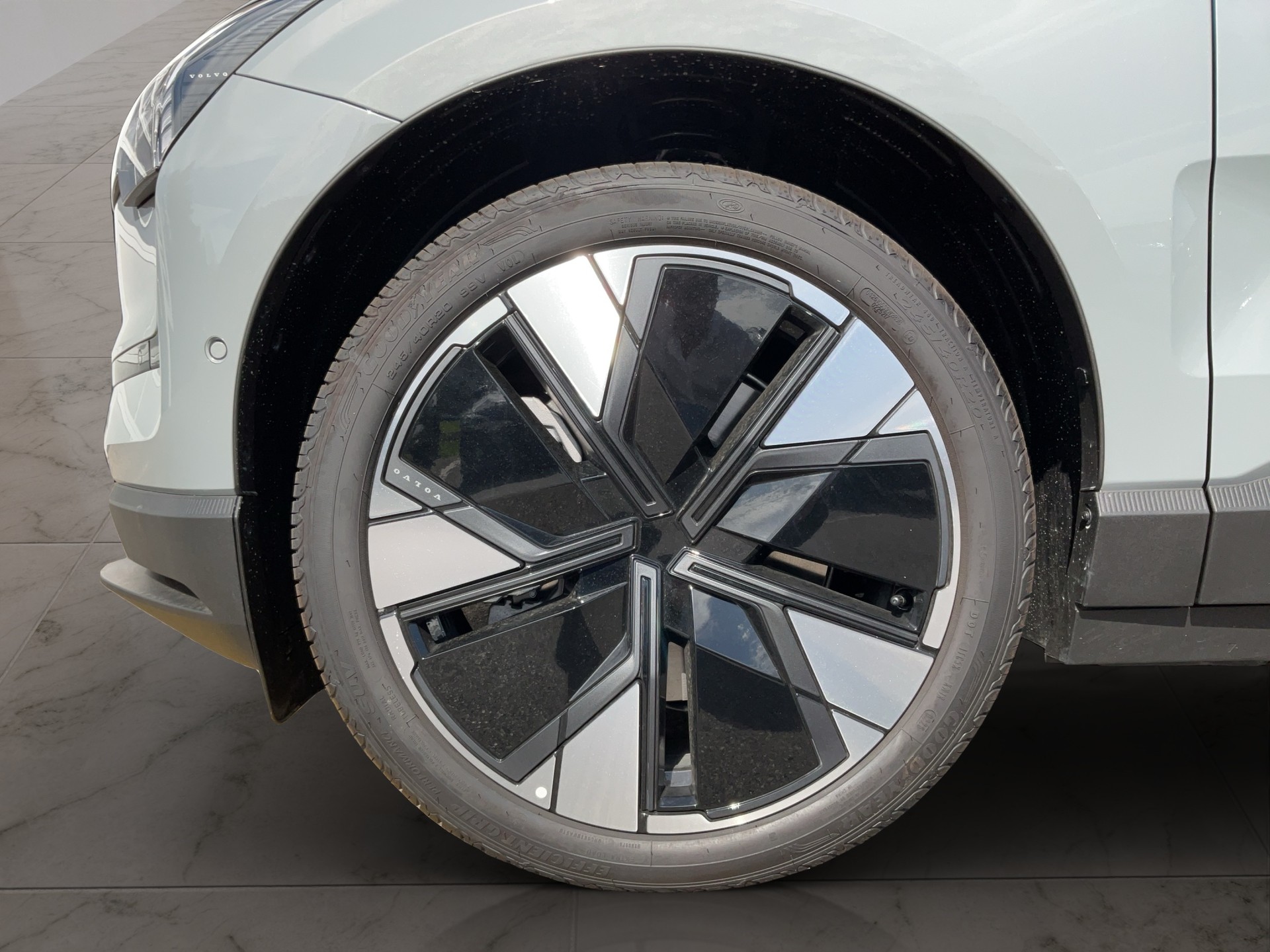 VOLVO EX30 E60 Twin Ultra Performance AWD-image-8