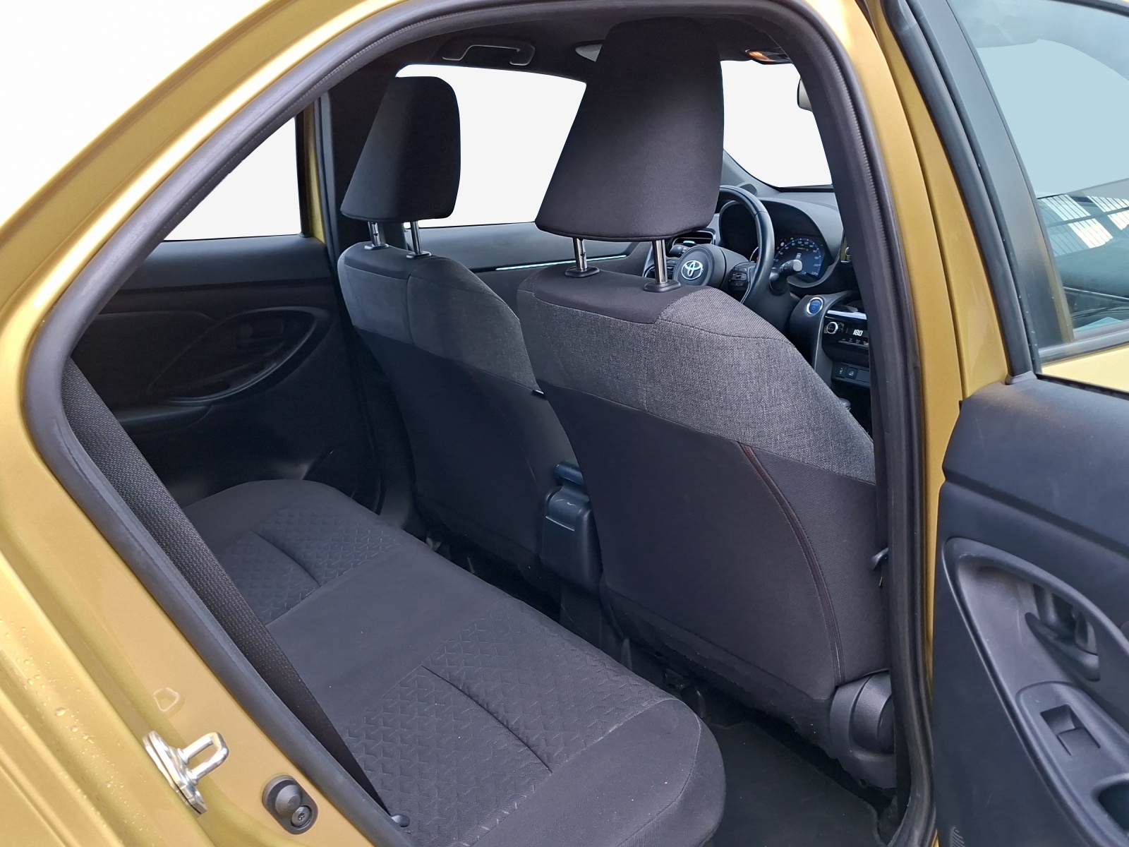TOYOTA Yaris Cross 1.5 Trend e-CVT AWDi-image-13