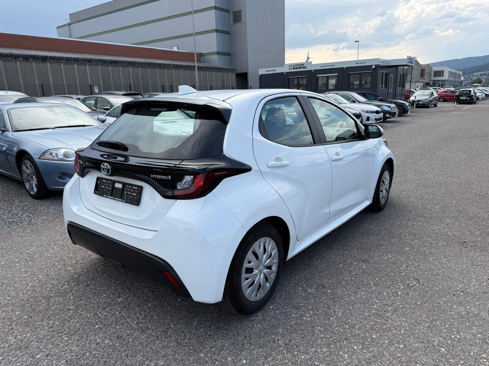 TOYOTA Yaris 1.5 VVT-i HSD Comfort-image-3