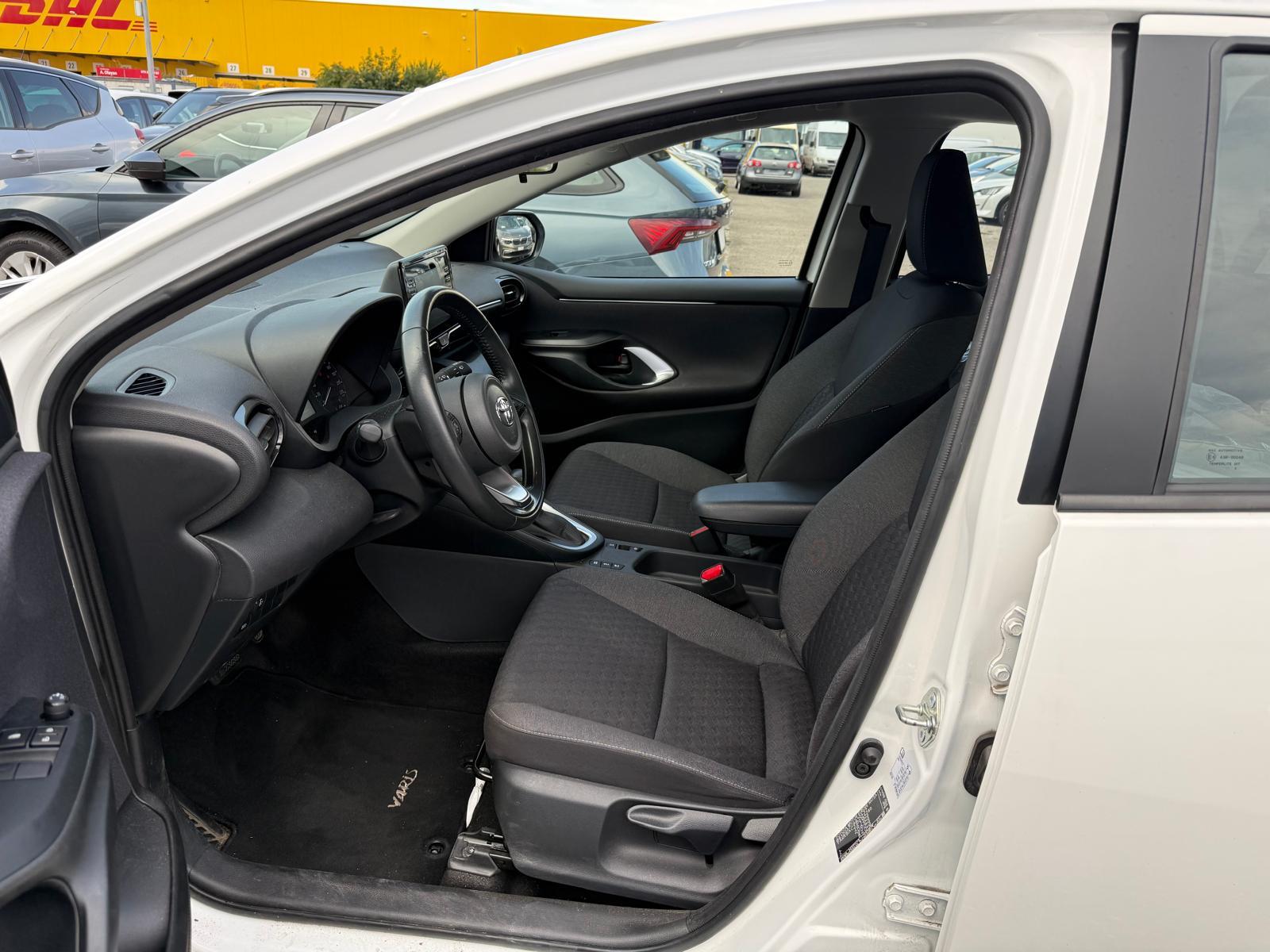 TOYOTA Yaris 1.5 VVT-i HSD Comfort-image-13
