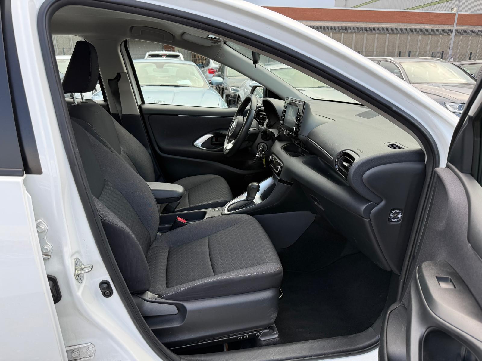 TOYOTA Yaris 1.5 VVT-i HSD Comfort-image-10