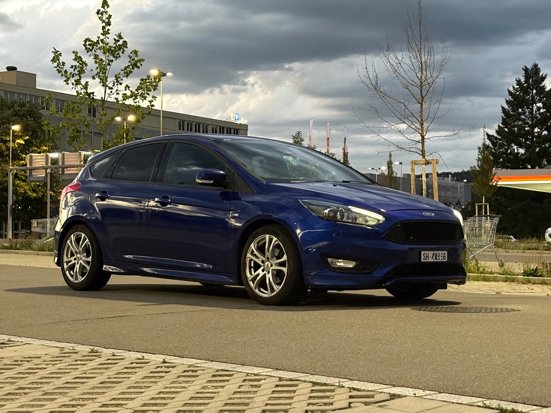 FORD 1.0i EcoB 125 ST-Line MFK + Service + Garantie | Top gepflegt-image-0
