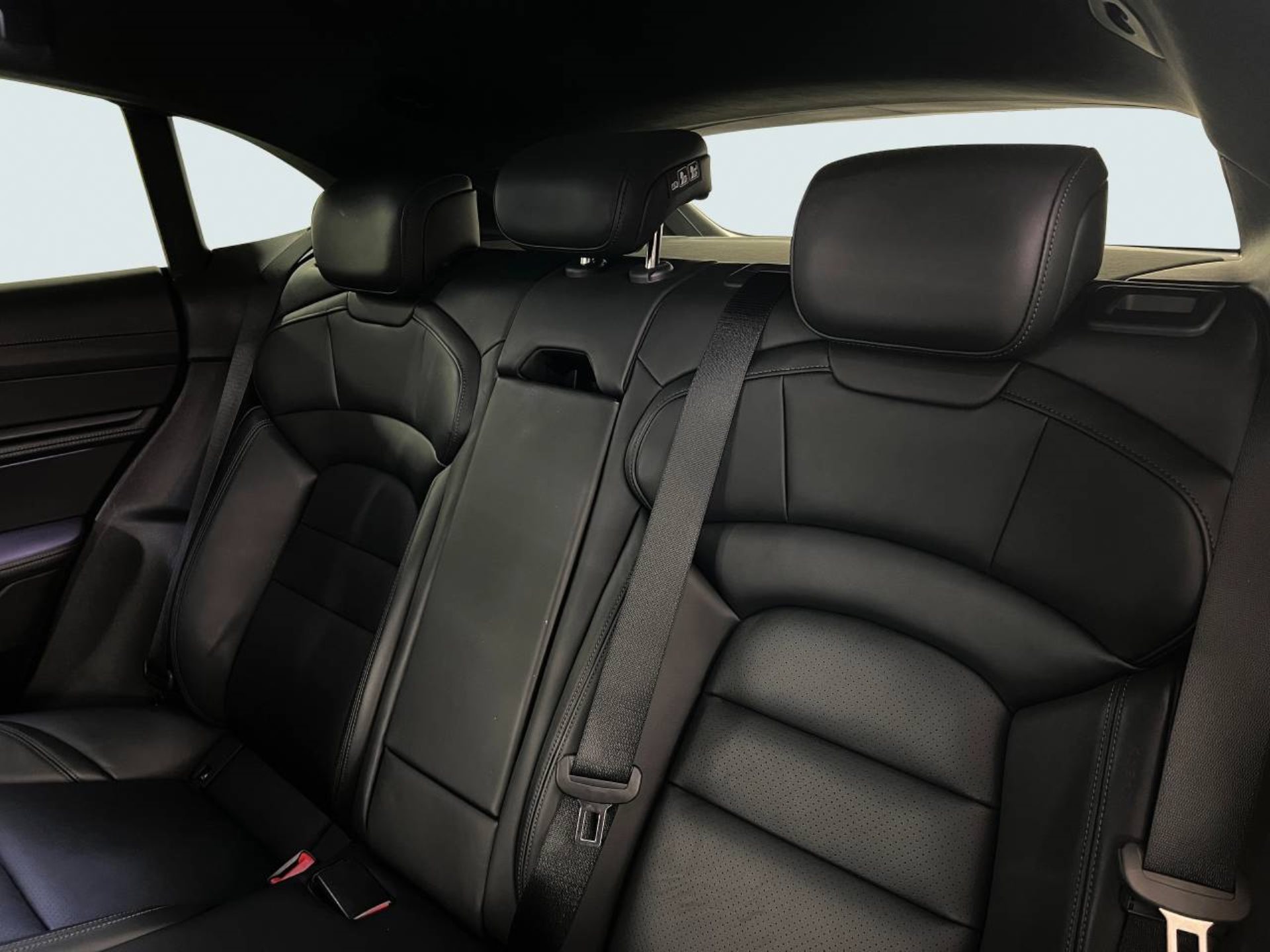 PORSCHE Taycan GTS Sport Turismo-image-22