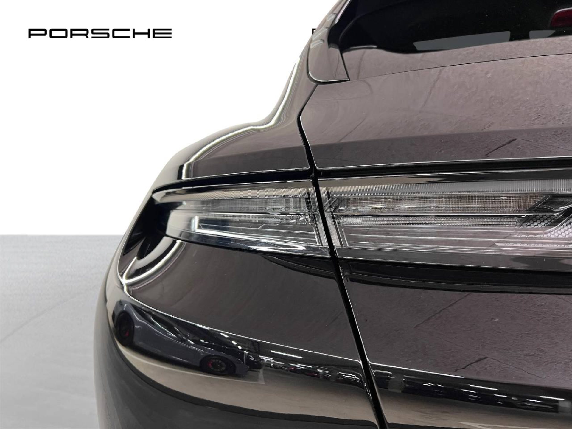 PORSCHE Taycan GTS Sport Turismo-image-12