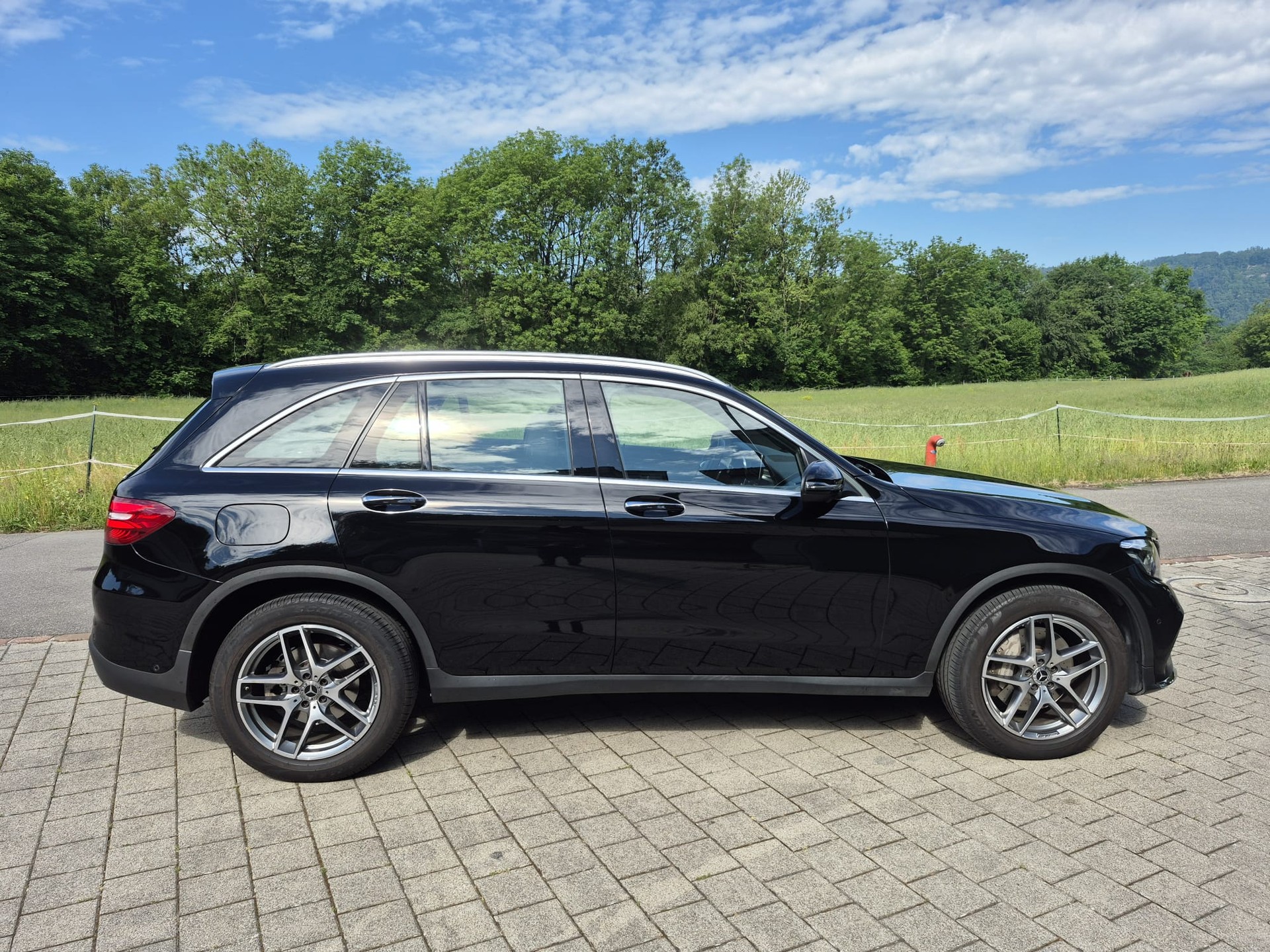 MERCEDES-BENZ GLC 250 d AMG Line 4Matic 9G-Tronic-image-4