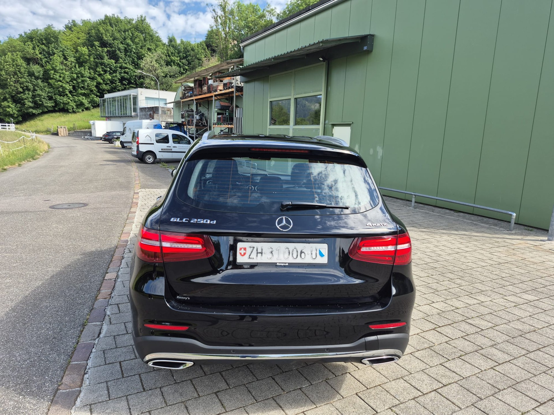 MERCEDES-BENZ GLC 250 d AMG Line 4Matic 9G-Tronic-image-3