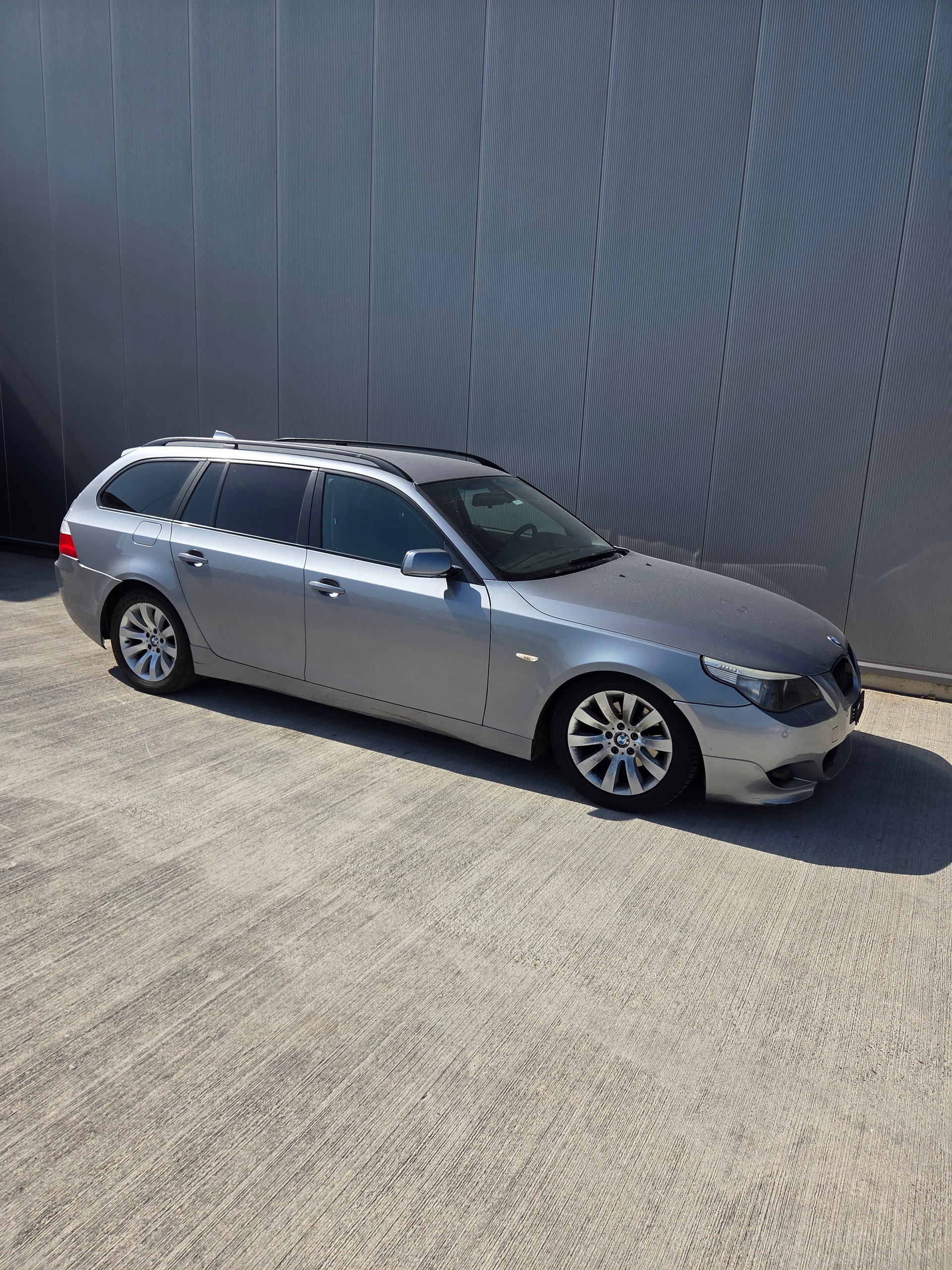 BMW 525i Touring-image-1