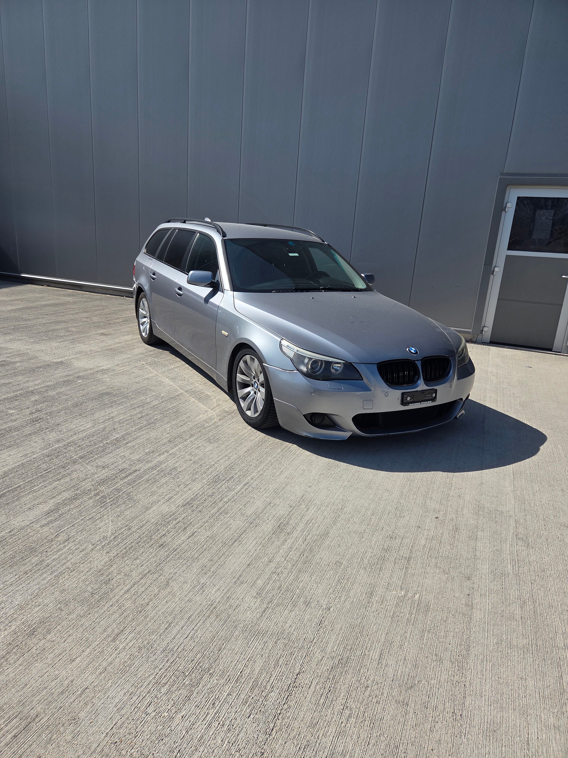 BMW 525i Touring-image-0