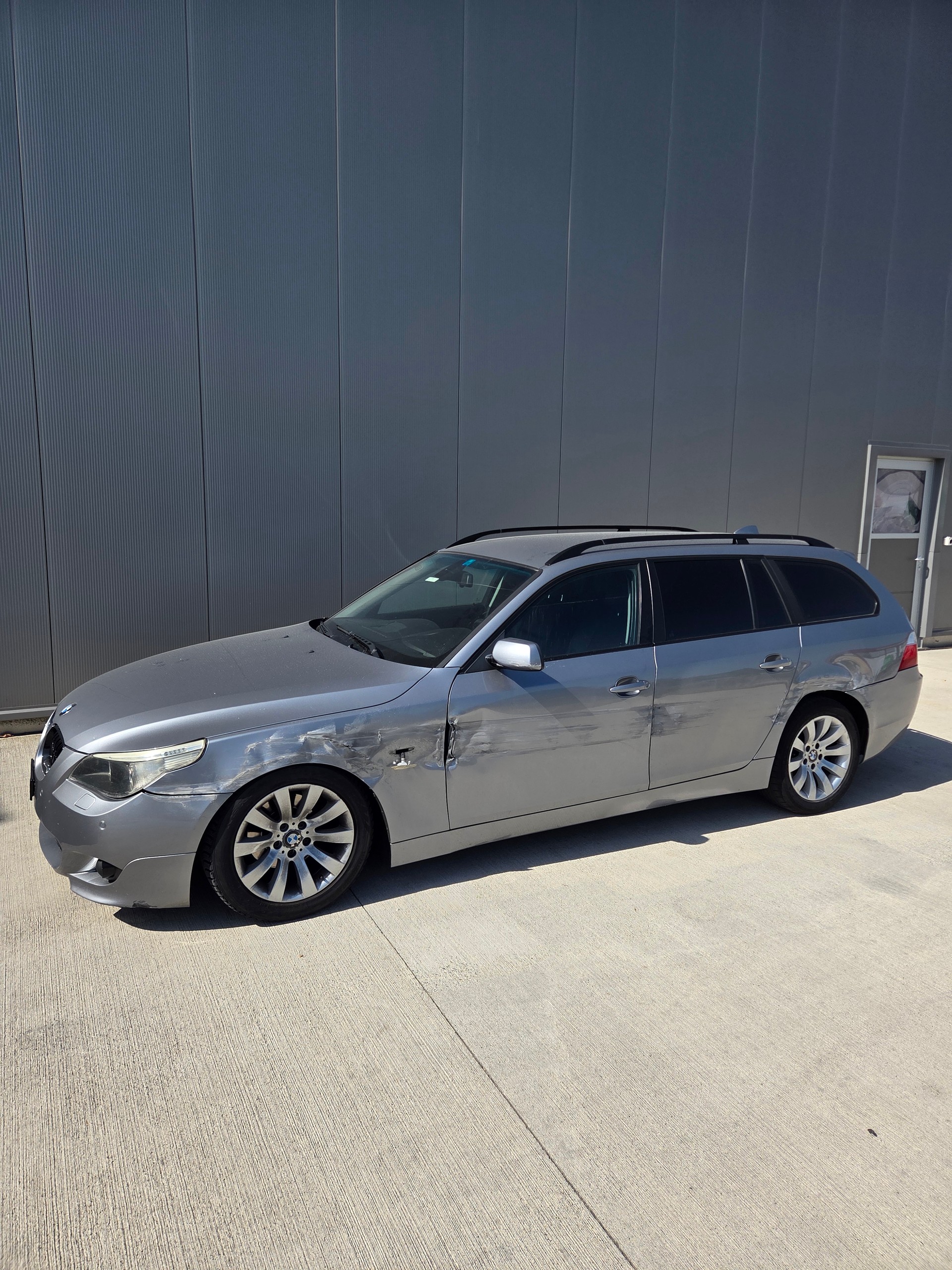 BMW 525i Touring-image-2