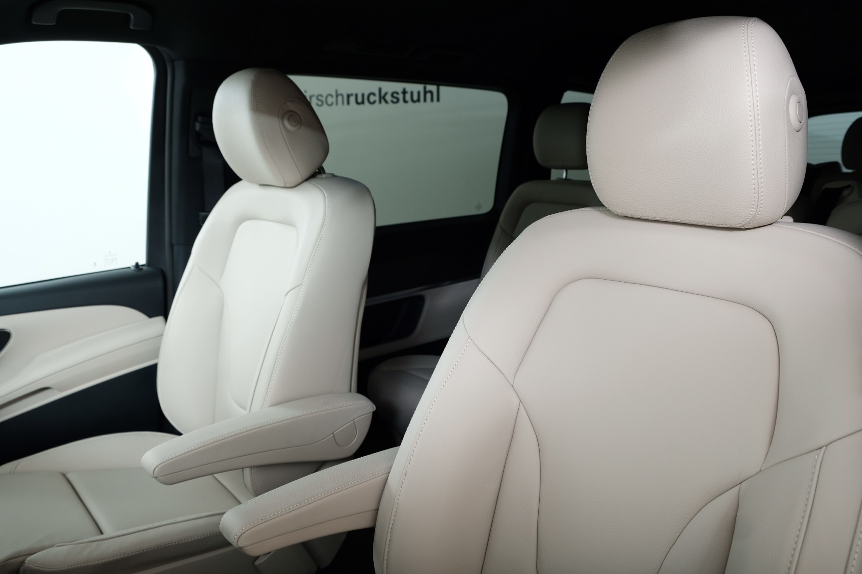 MERCEDES-BENZ V 300 d extralang 4Matic Avantgarde 9G-Tronic-image-10