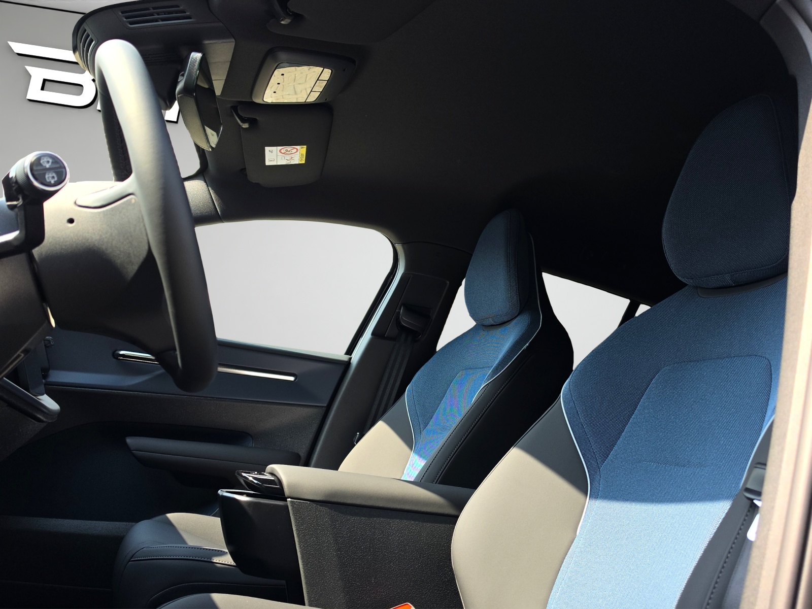 VOLVO EX30 Cross Country P8 69 kWh AWD Plus-image-14