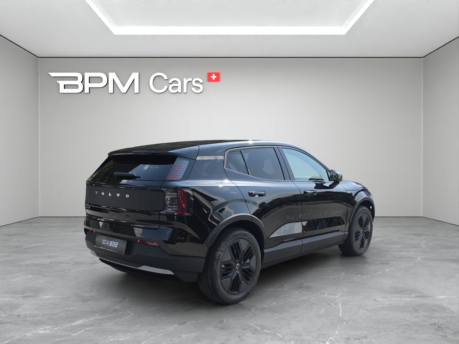 VOLVO EX30 Cross Country P8 69 kWh AWD Plus-image-4