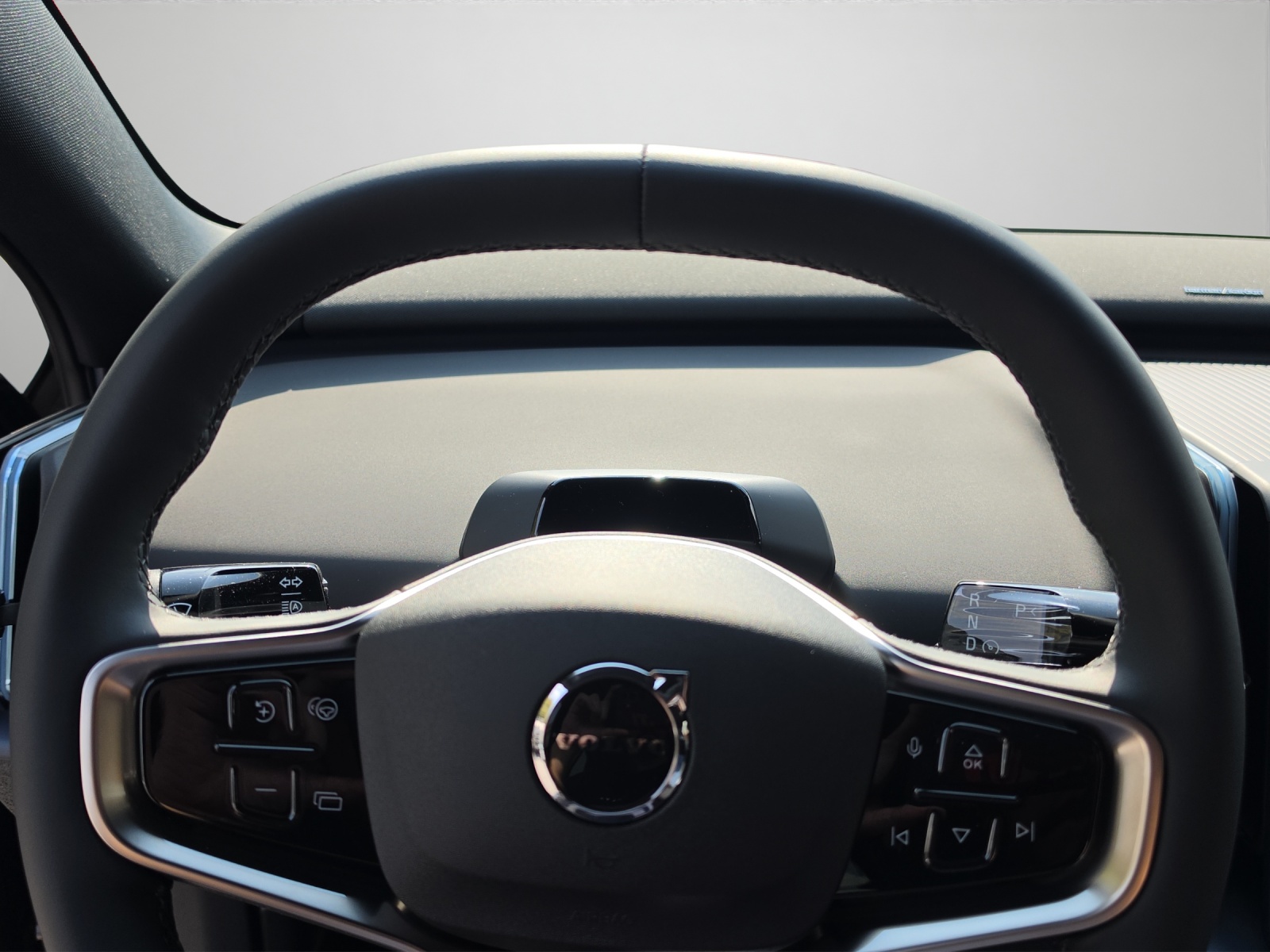 VOLVO EX30 Cross Country P8 69 kWh AWD Plus-image-11