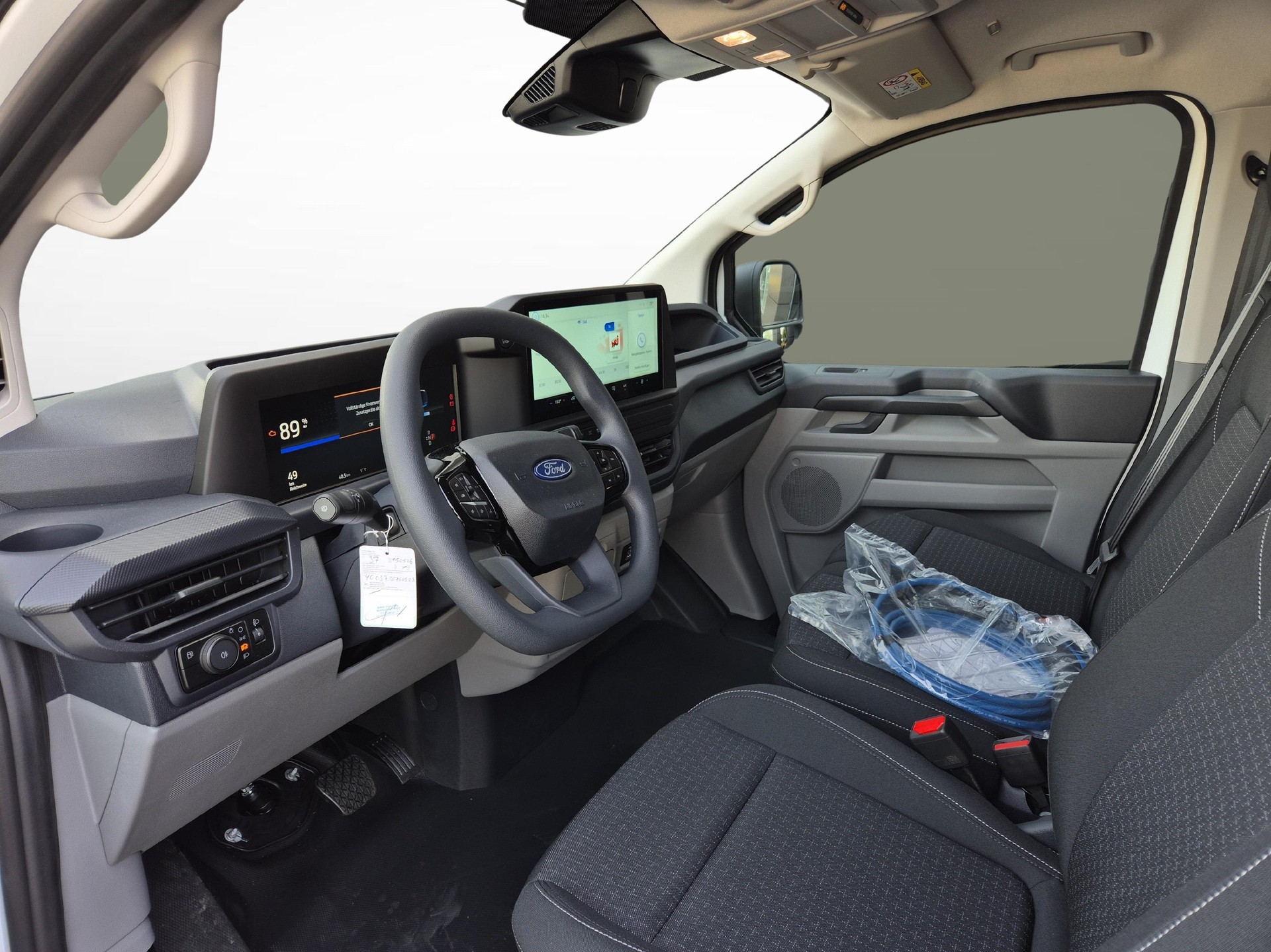 FORD Transit C Van 320 L1 2.5 Duratec 233 Trend PHEV 0.99% Leasing-image-4