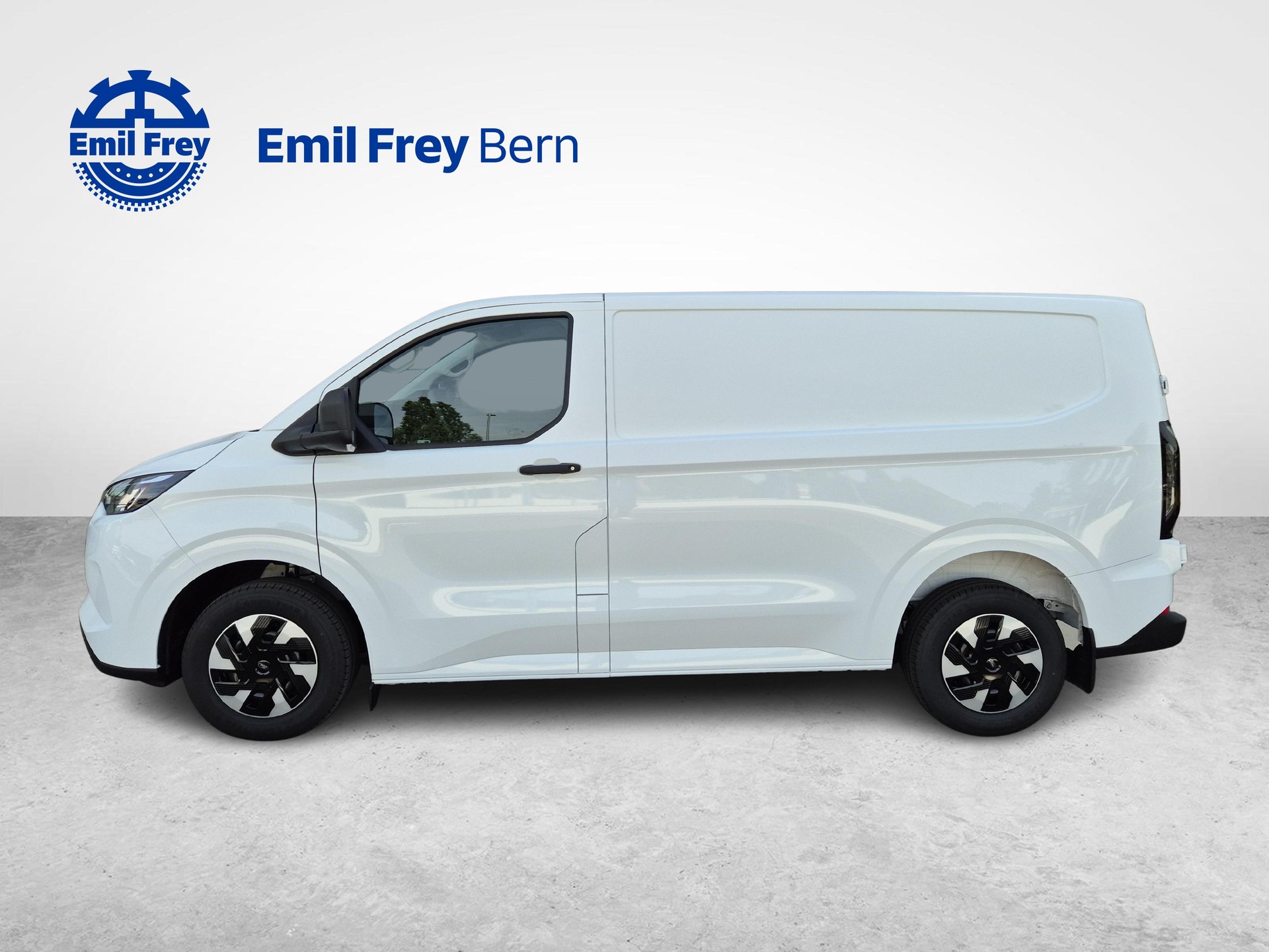 FORD Transit C Van 320 L1 2.5 Duratec 233 Trend PHEV 0.99% Leasing-image-1