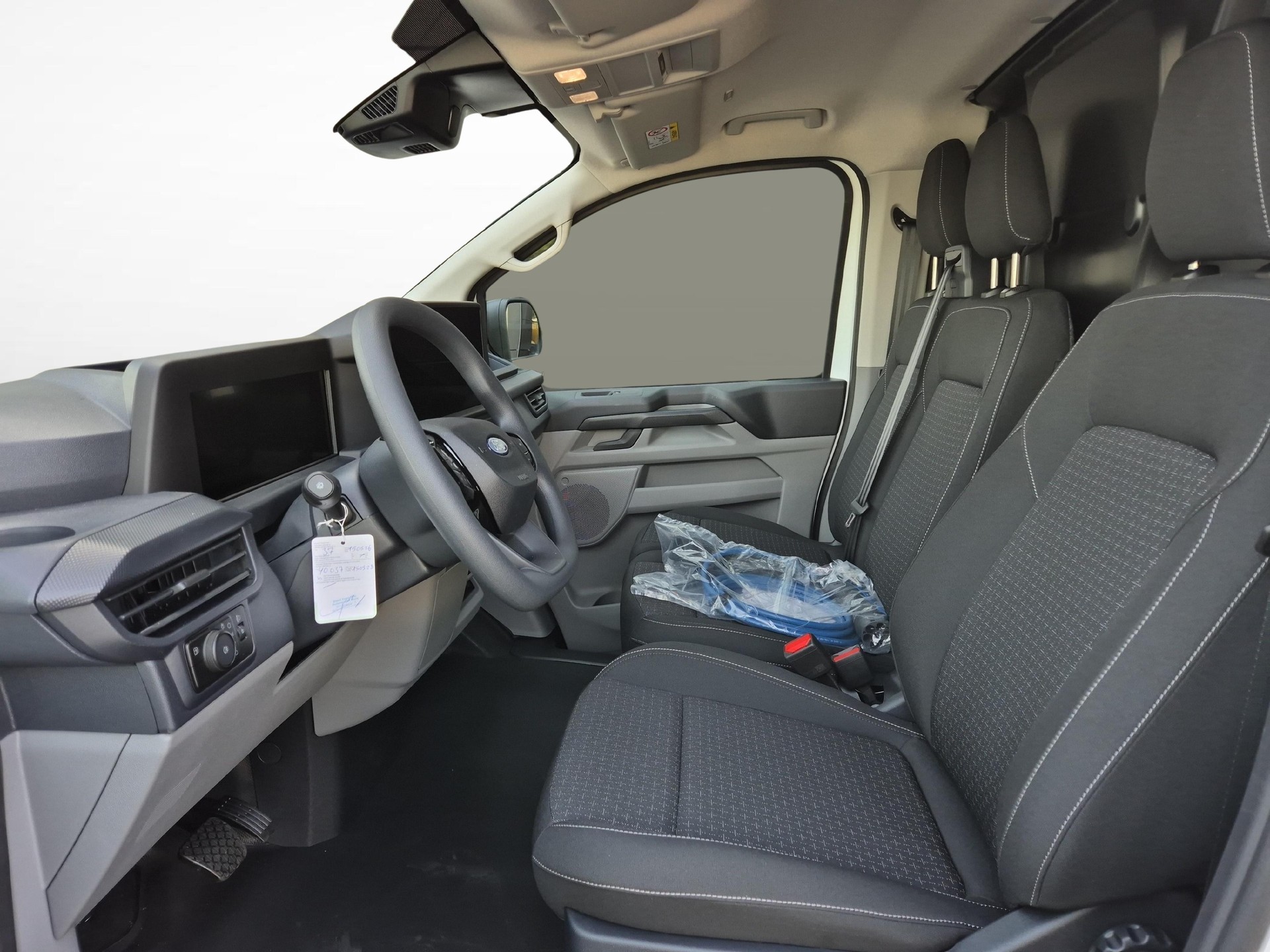 FORD Transit C Van 320 L1 2.5 Duratec 233 Trend PHEV 0.99% Leasing-image-3