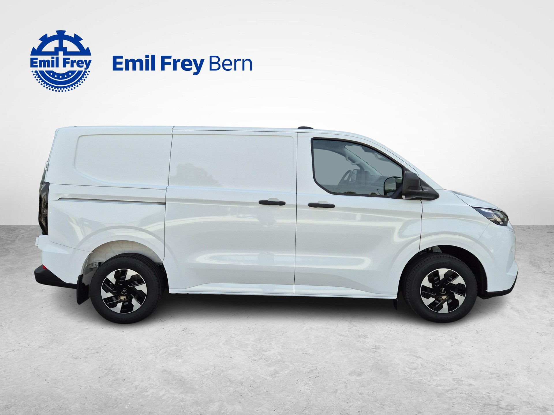 FORD Transit C Van 320 L1 2.5 Duratec 233 Trend PHEV 0.99% Leasing-image-9