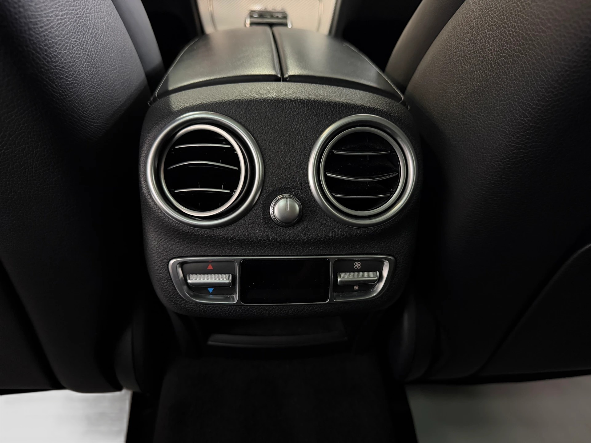 MERCEDES-BENZ C 63 AMG Speedshift | Frisch MFK | Multibeam LED | Burmester | Pano Dach-image-30