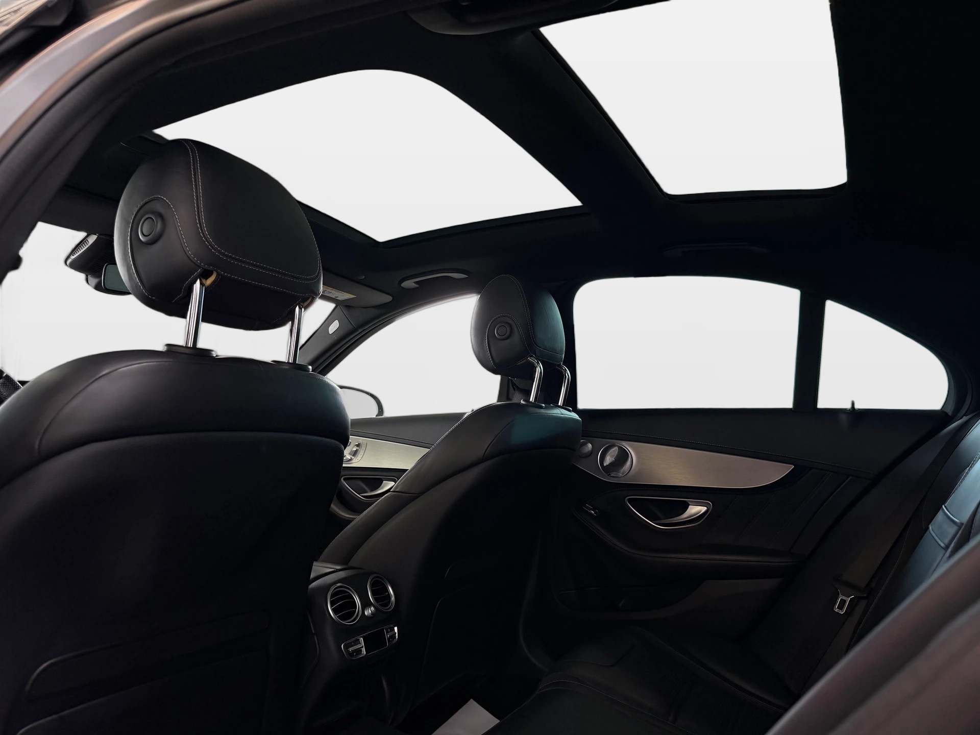 MERCEDES-BENZ C 63 AMG Speedshift | Frisch MFK | Multibeam LED | Burmester | Pano Dach-image-12