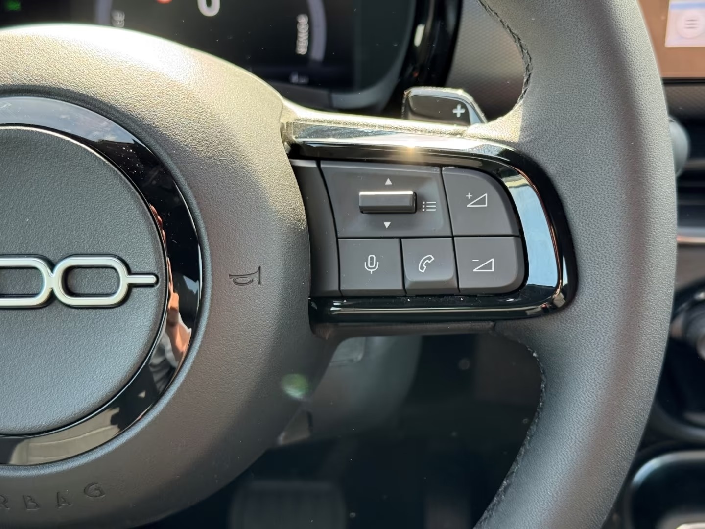 FIAT 600 1.2 Hybrid 145 Sport-image-24