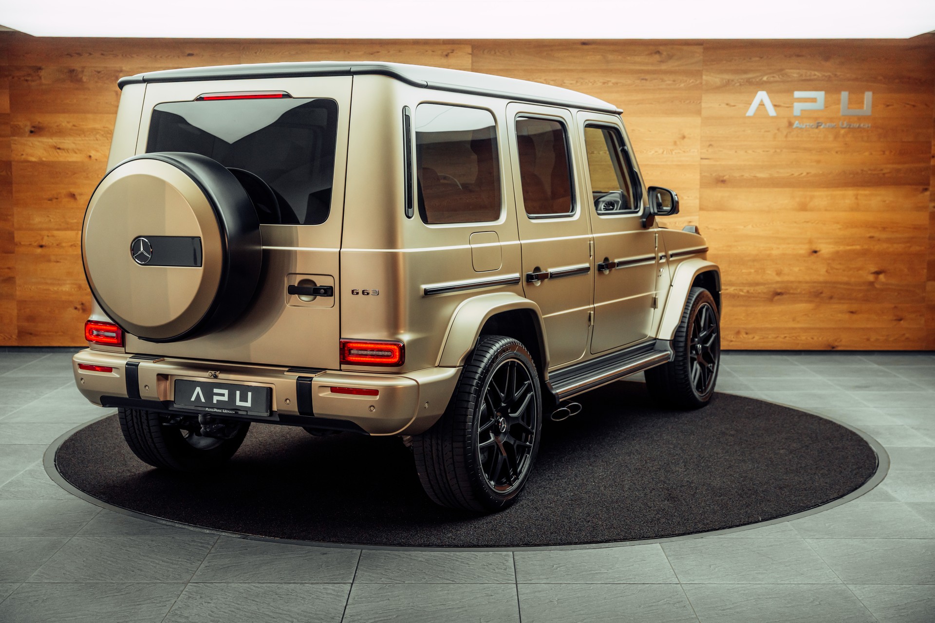 MERCEDES-BENZ G 63 AMG Speedshift Plus G-Tronic MY26 MANUFAKTUR Kalaharigold magno-showroom-element-1