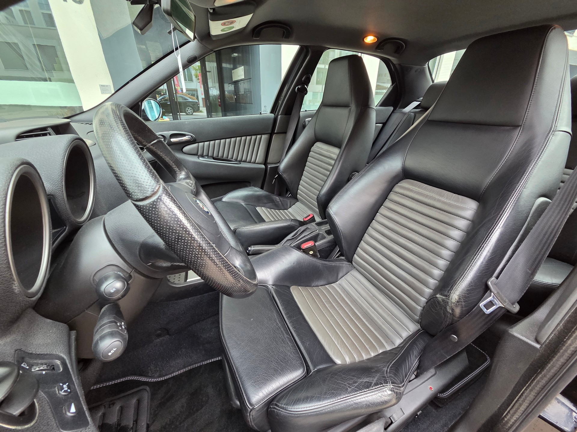 ALFA ROMEO 156 3.2 V6 GTA-image-8