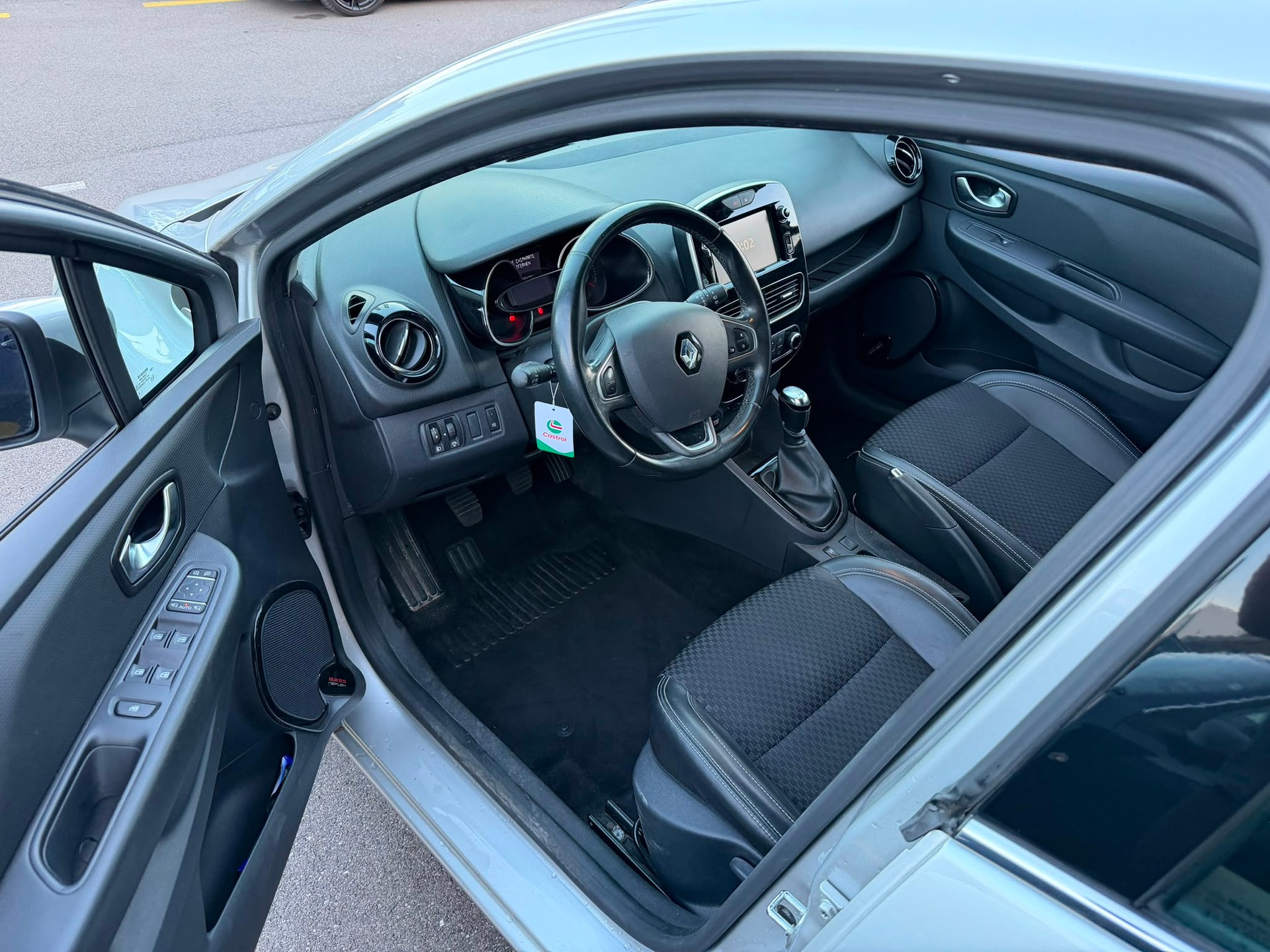 RENAULT Clio 1.2 16V T Intens-image-10