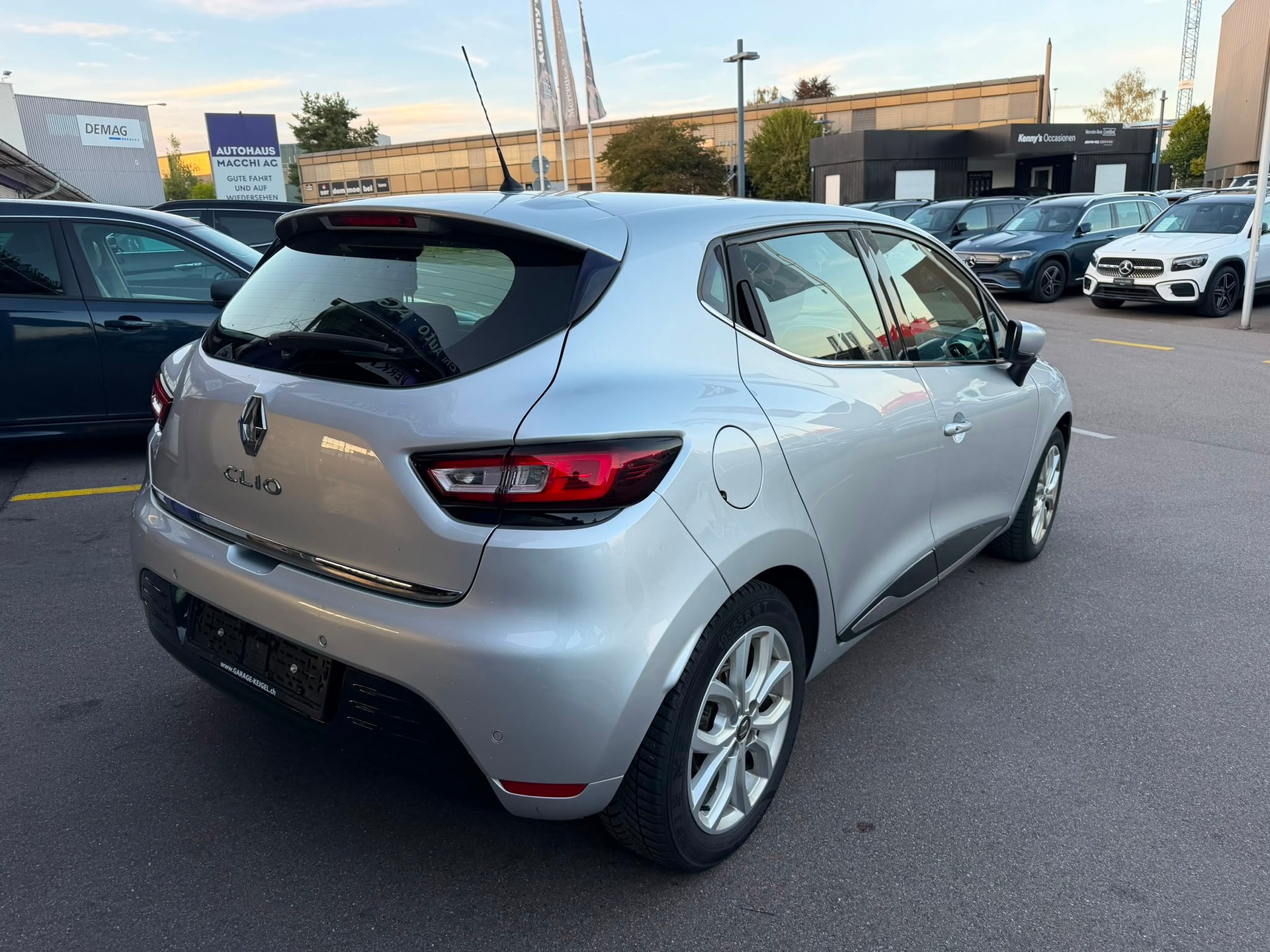 RENAULT Clio 1.2 16V T Intens-image-3