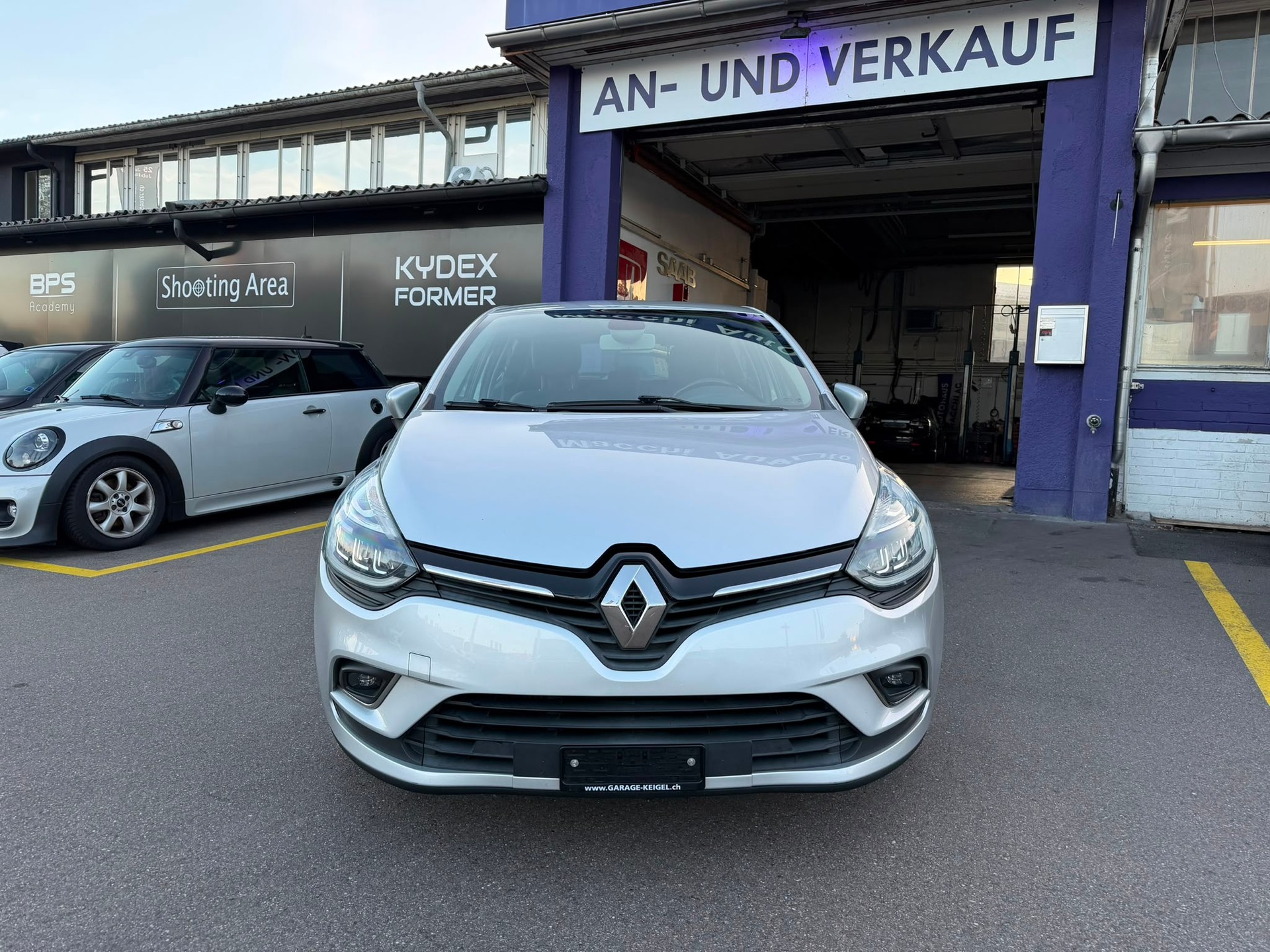 RENAULT Clio 1.2 16V T Intens-image-1