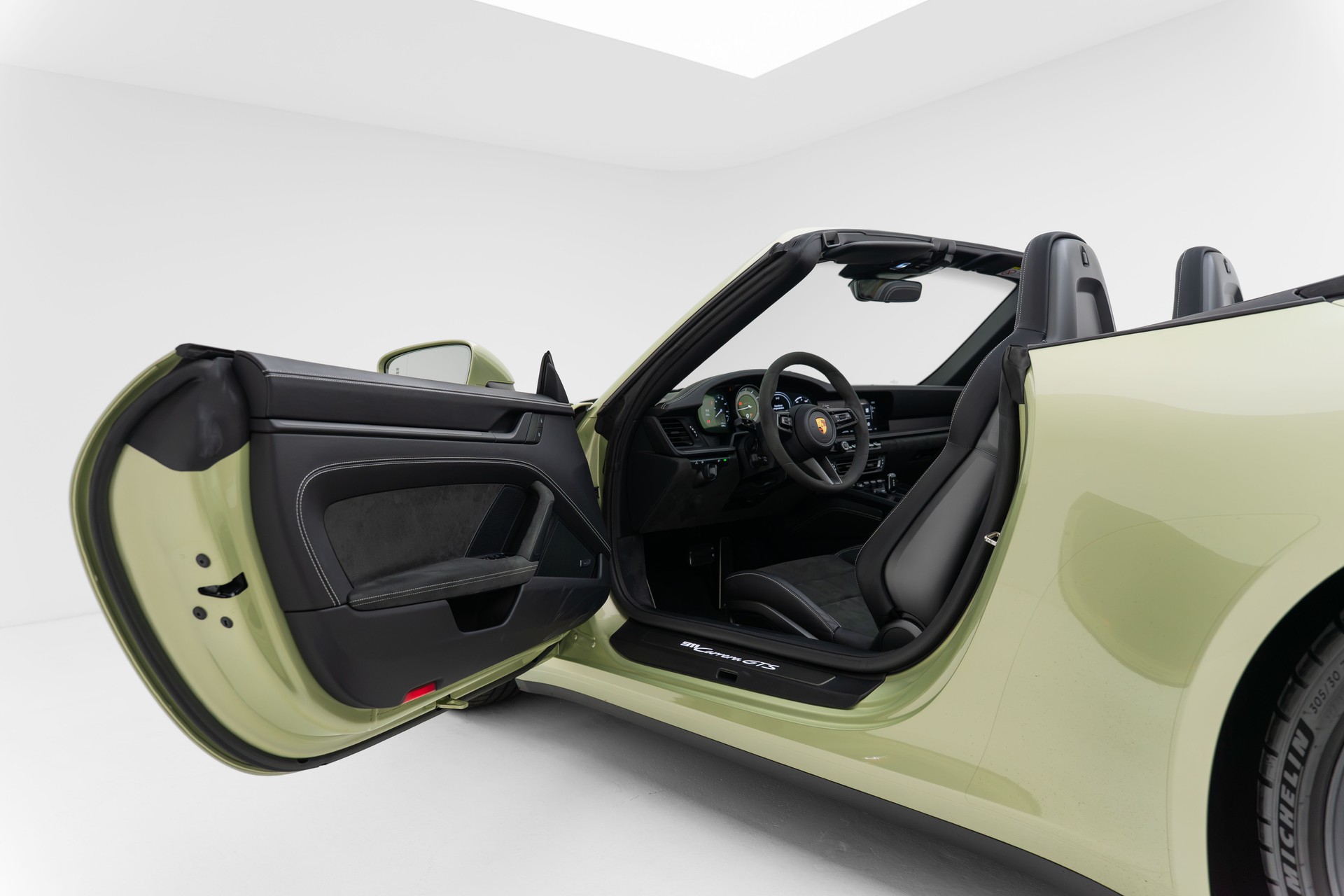 PORSCHE 911 Carrera GTS Cabriolet PDK - PTS Sonderlackierung-image-20