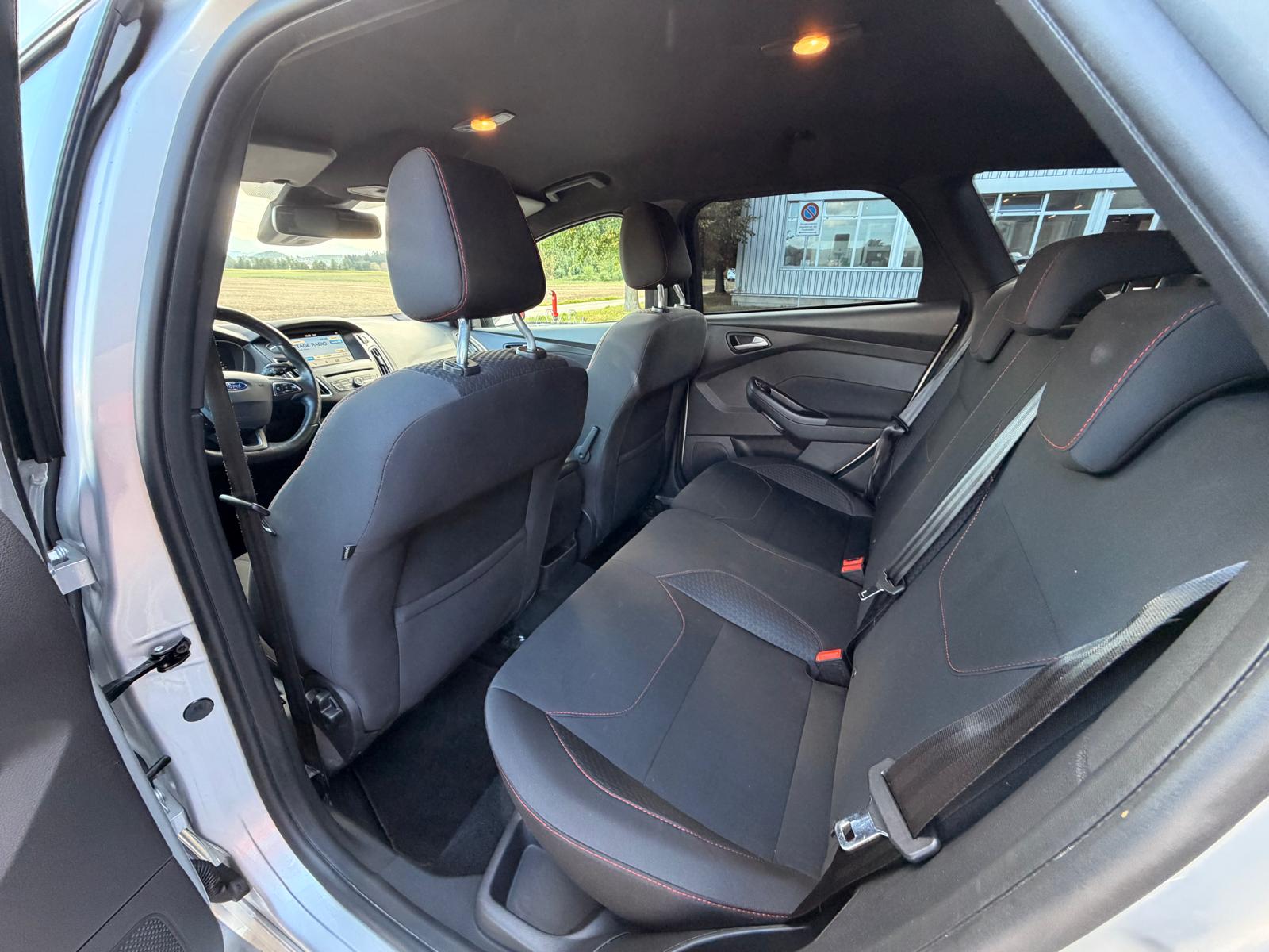 FORD Focus 1.5 SCTi ST Line Automatic-image-15
