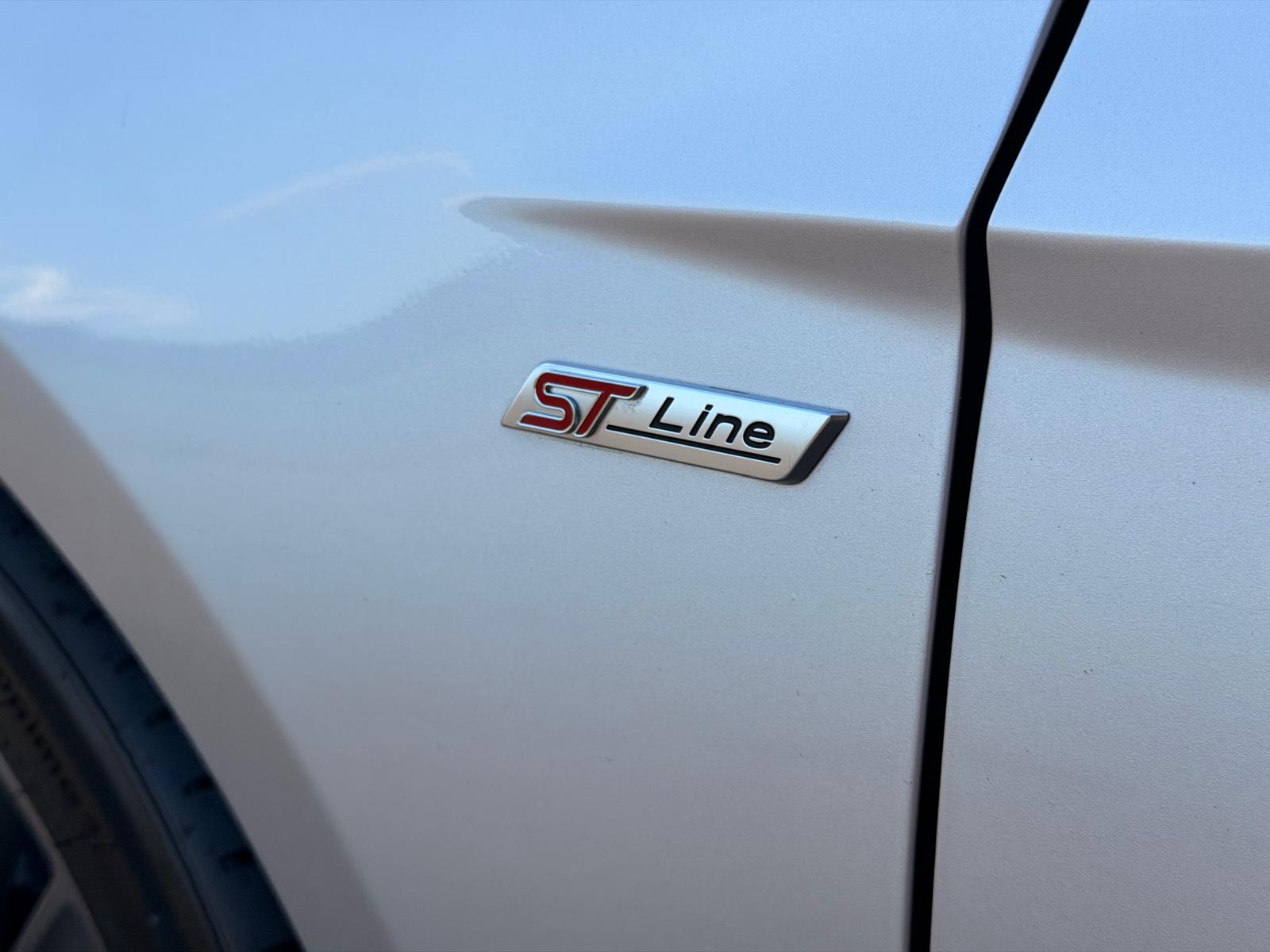 FORD Focus 1.5 SCTi ST Line Automatic-image-16