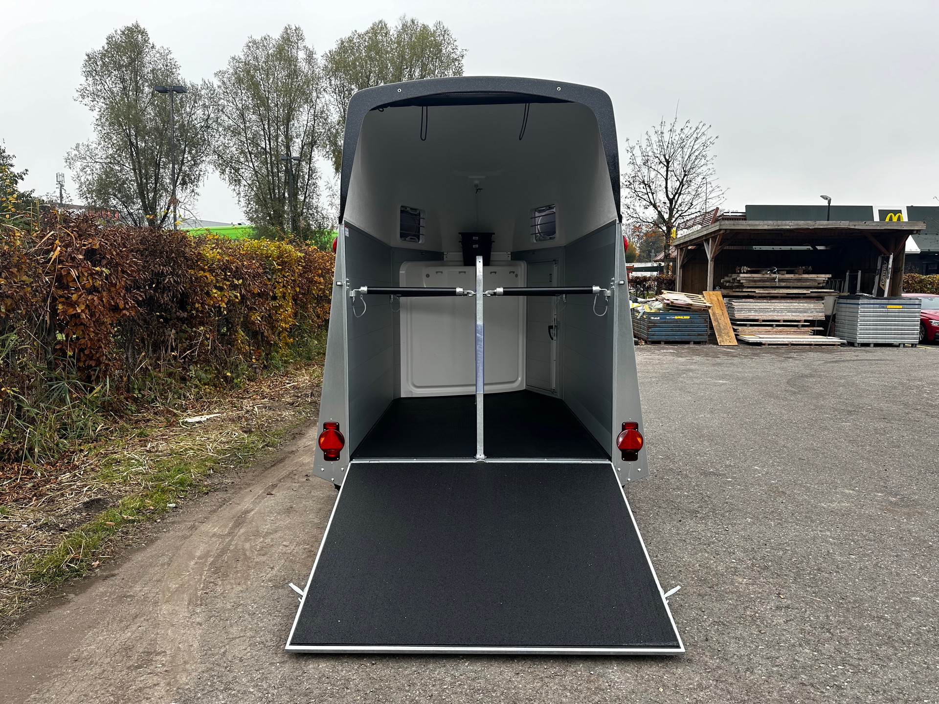 HUMBAUR Equitos Alu 2400-showroom-element-2