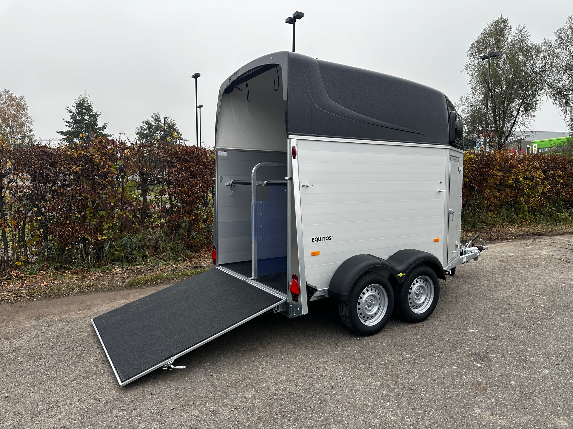HUMBAUR Equitos Alu 2400-showroom-element-1