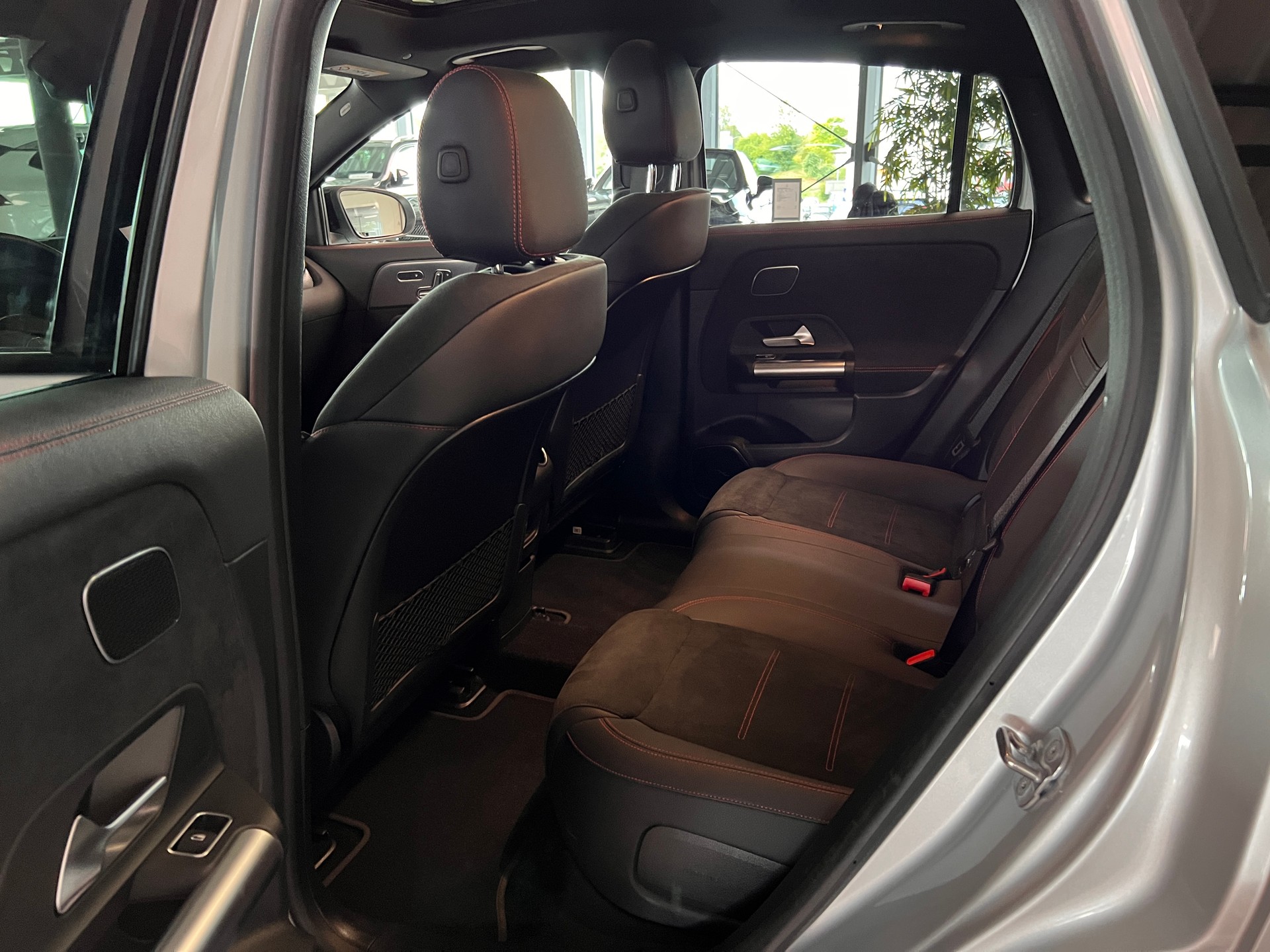 MERCEDES-BENZ EQA 350 4Matic Swiss Star-image-7