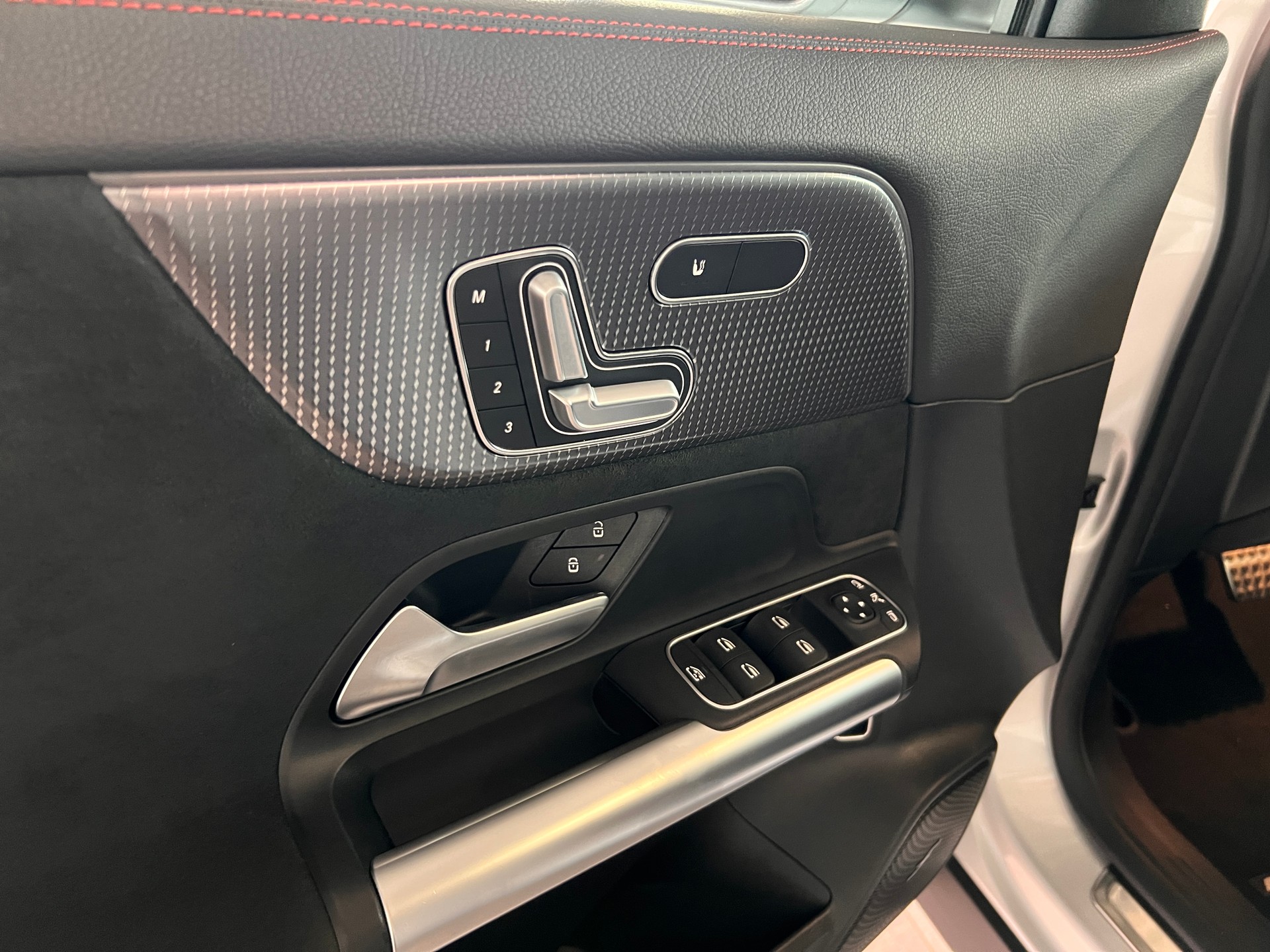 MERCEDES-BENZ EQA 350 4Matic Swiss Star-image-8