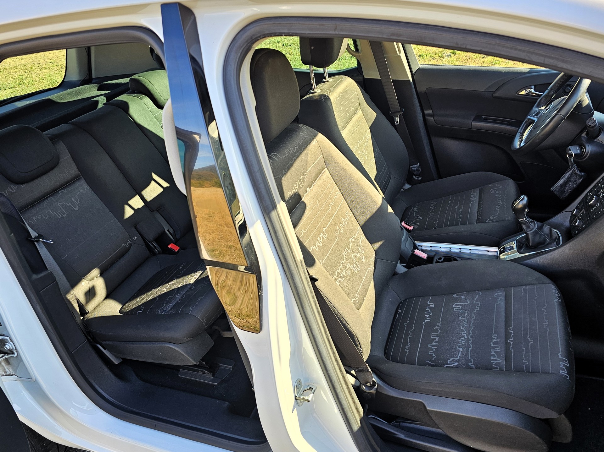 OPEL Meriva 1.4 Turbo Anniversary Edition-image-10