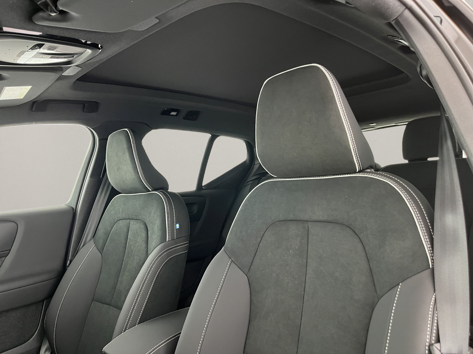 VOLVO EX40 Twin Black Edition AWD-image-10