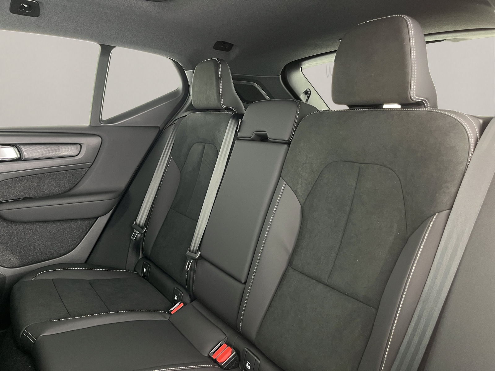 VOLVO EX40 Twin Black Edition AWD-image-11