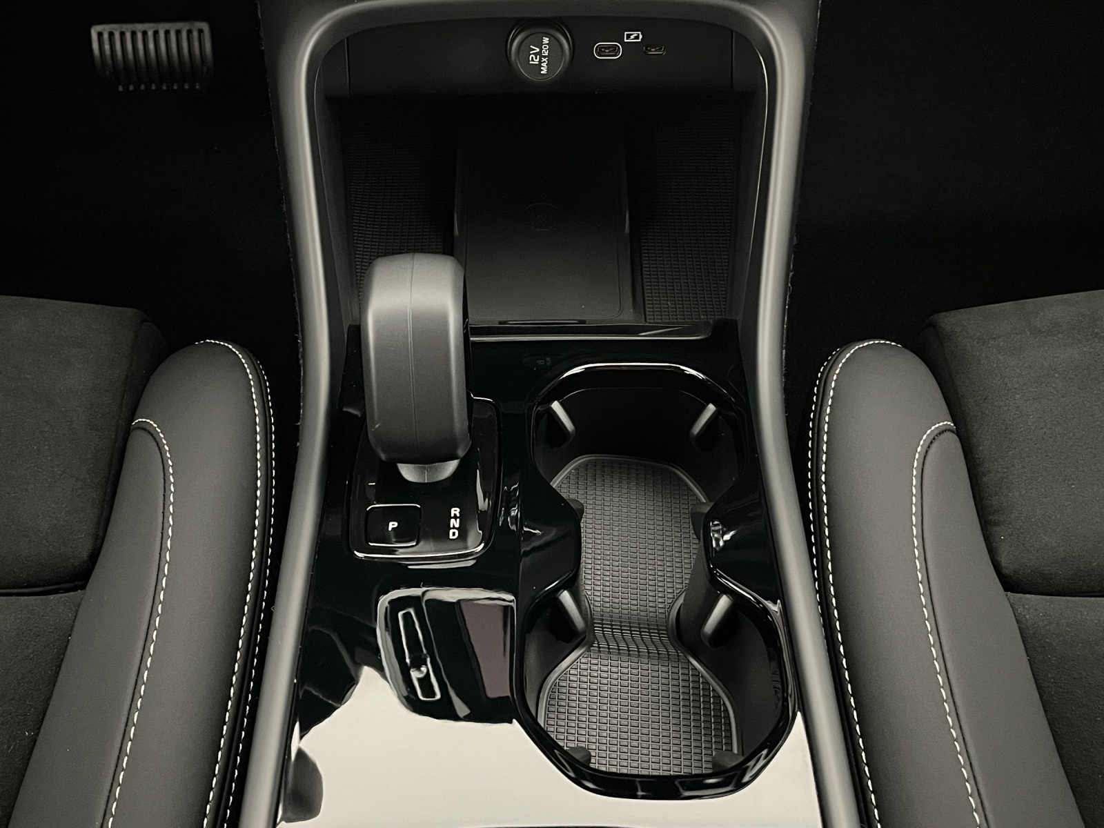 VOLVO EX40 Twin Black Edition AWD-image-15