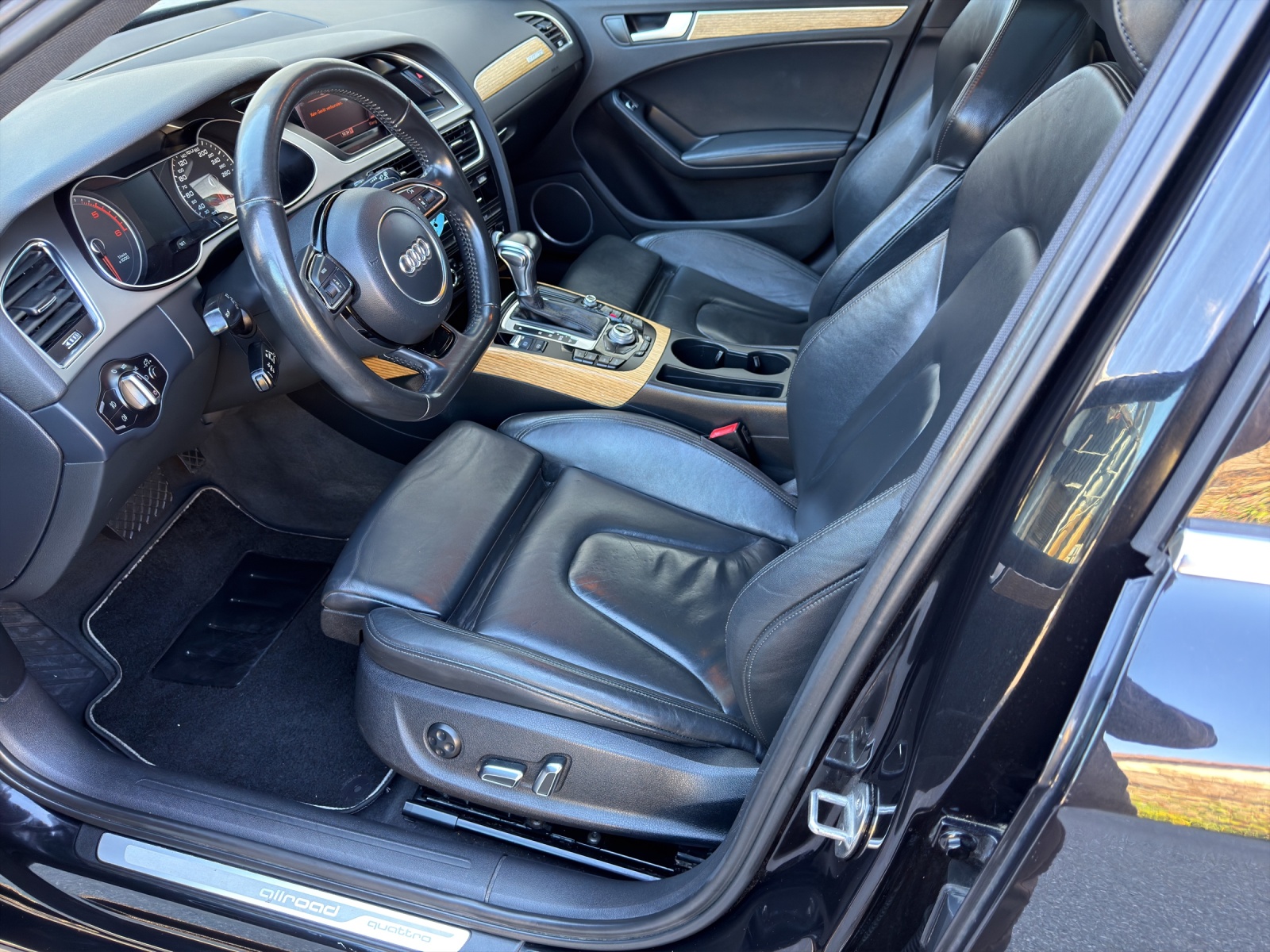 AUDI A4 allroad 3.0 TDI quattro S-tronic-image-9