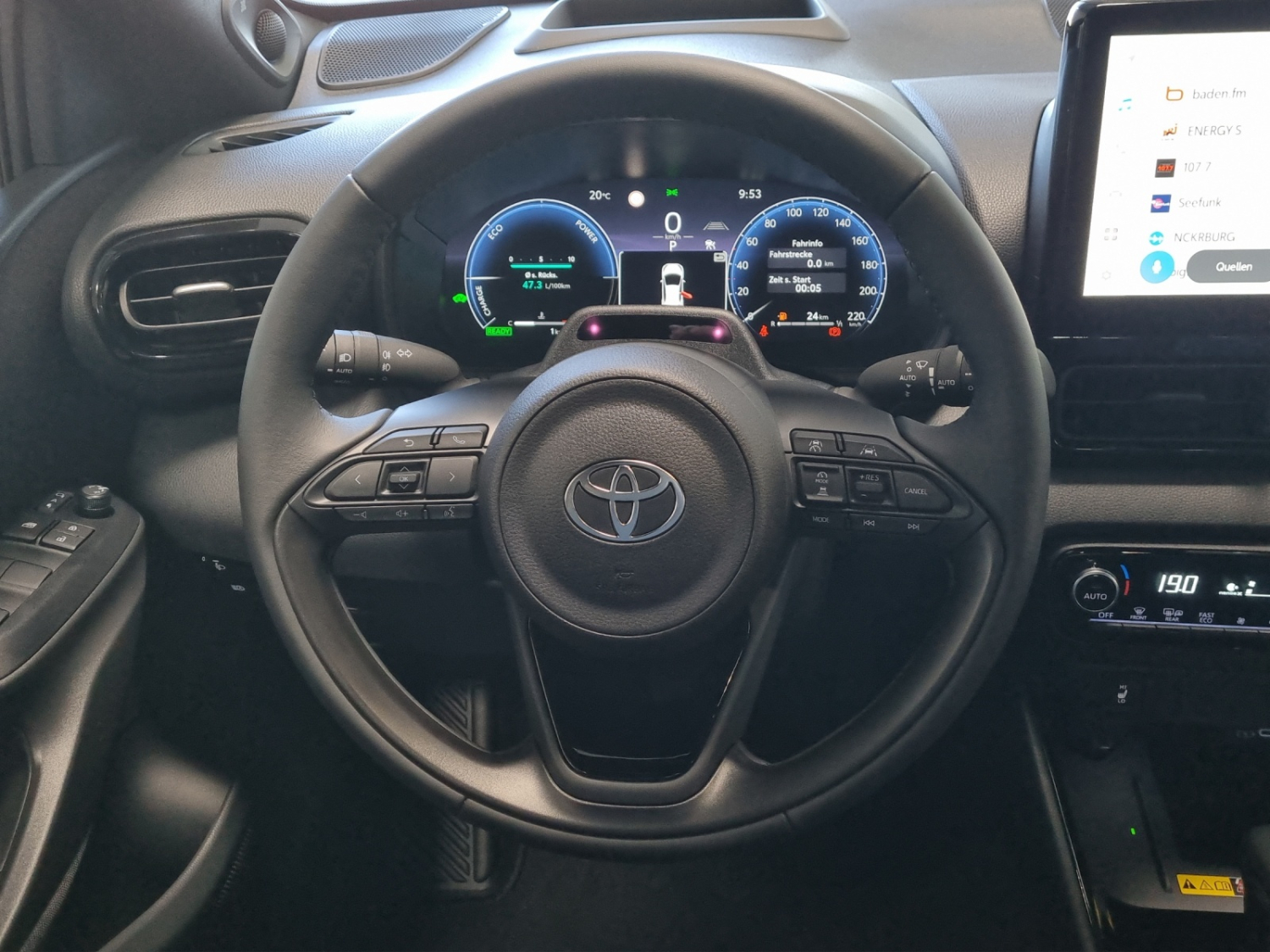 TOYOTA Yaris 1.5 VVT-i HSD Premium-image-13