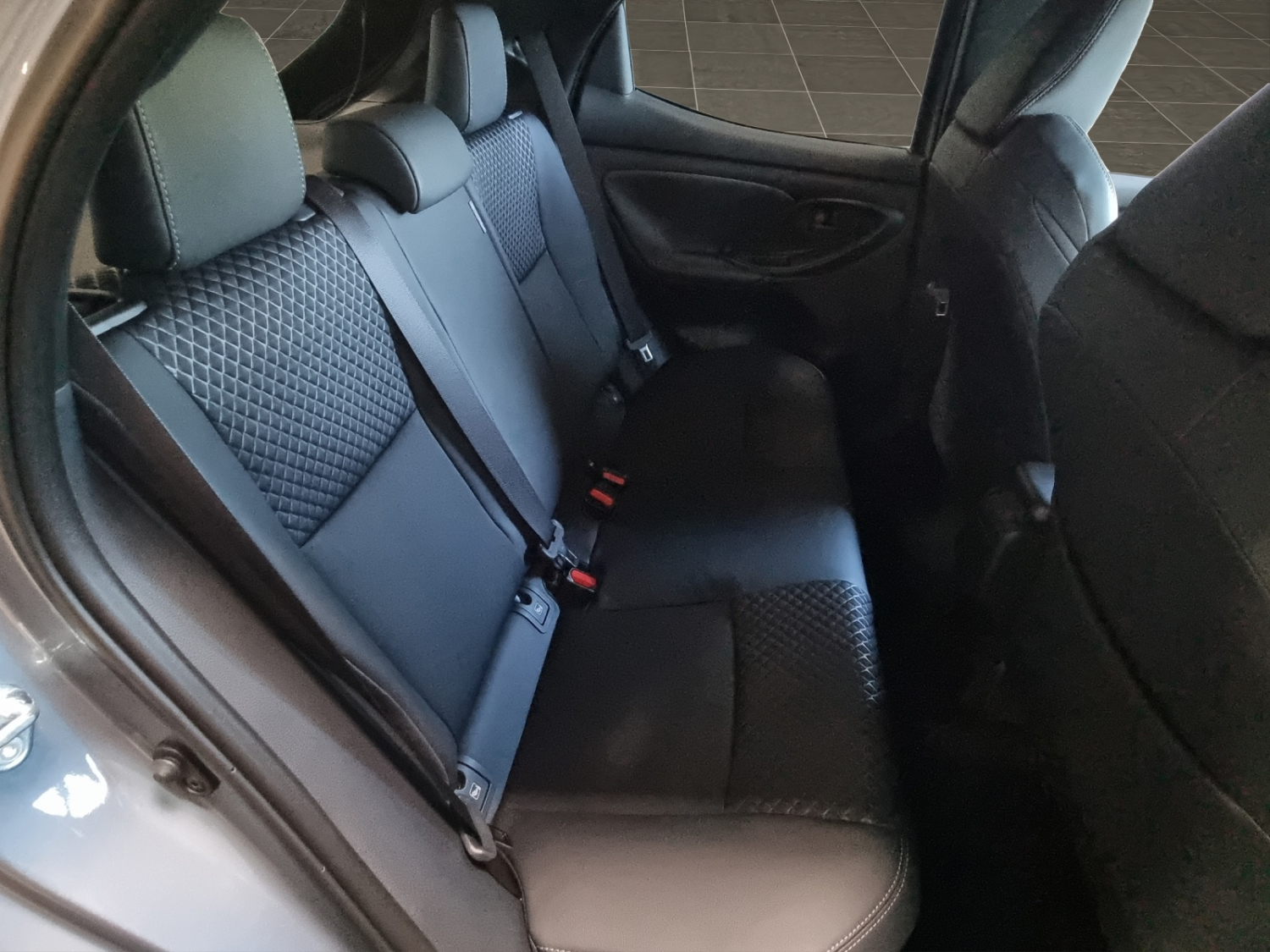 TOYOTA Yaris 1.5 VVT-i HSD Premium-image-10