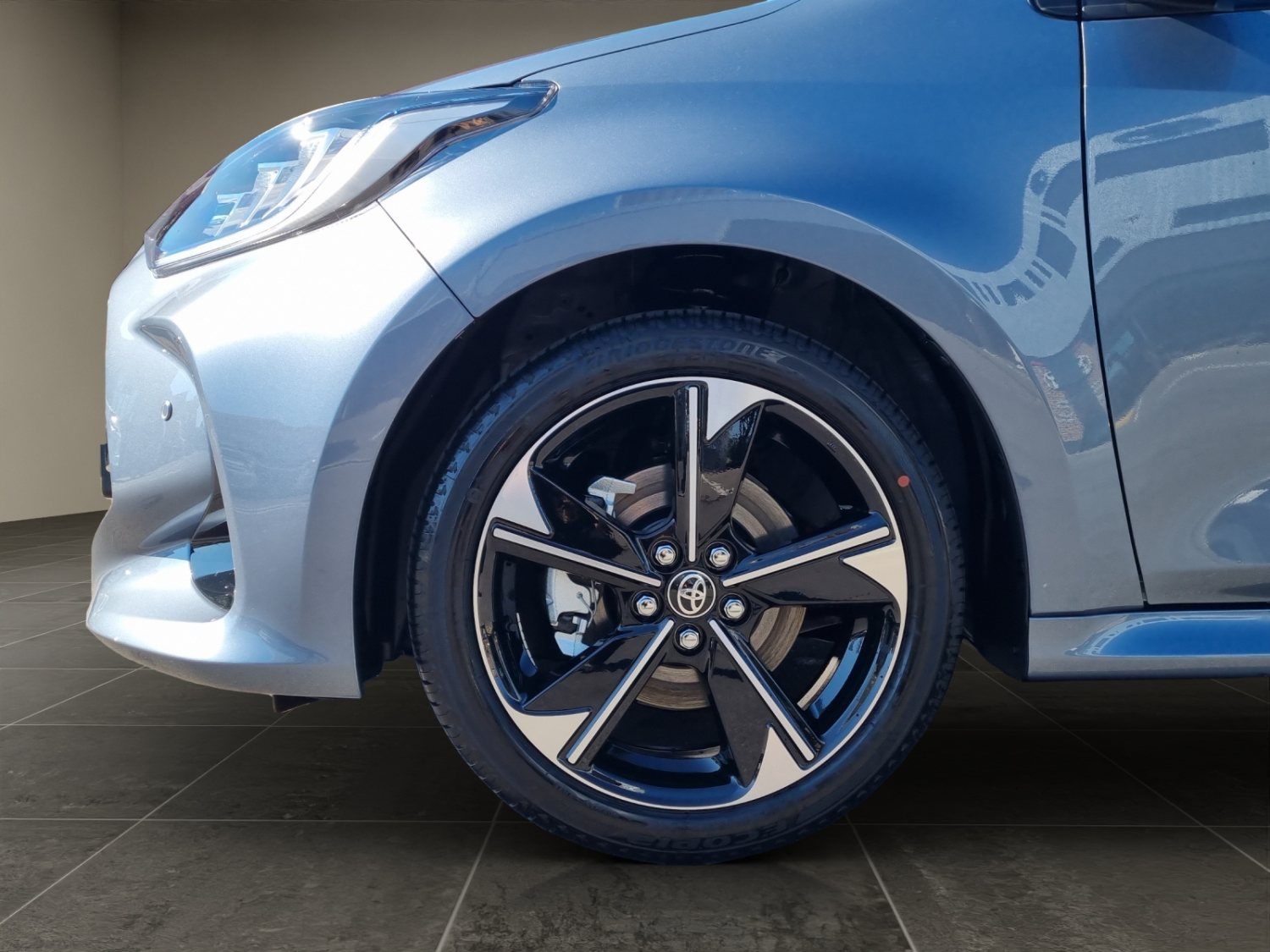 TOYOTA Yaris 1.5 VVT-i HSD Premium-image-19